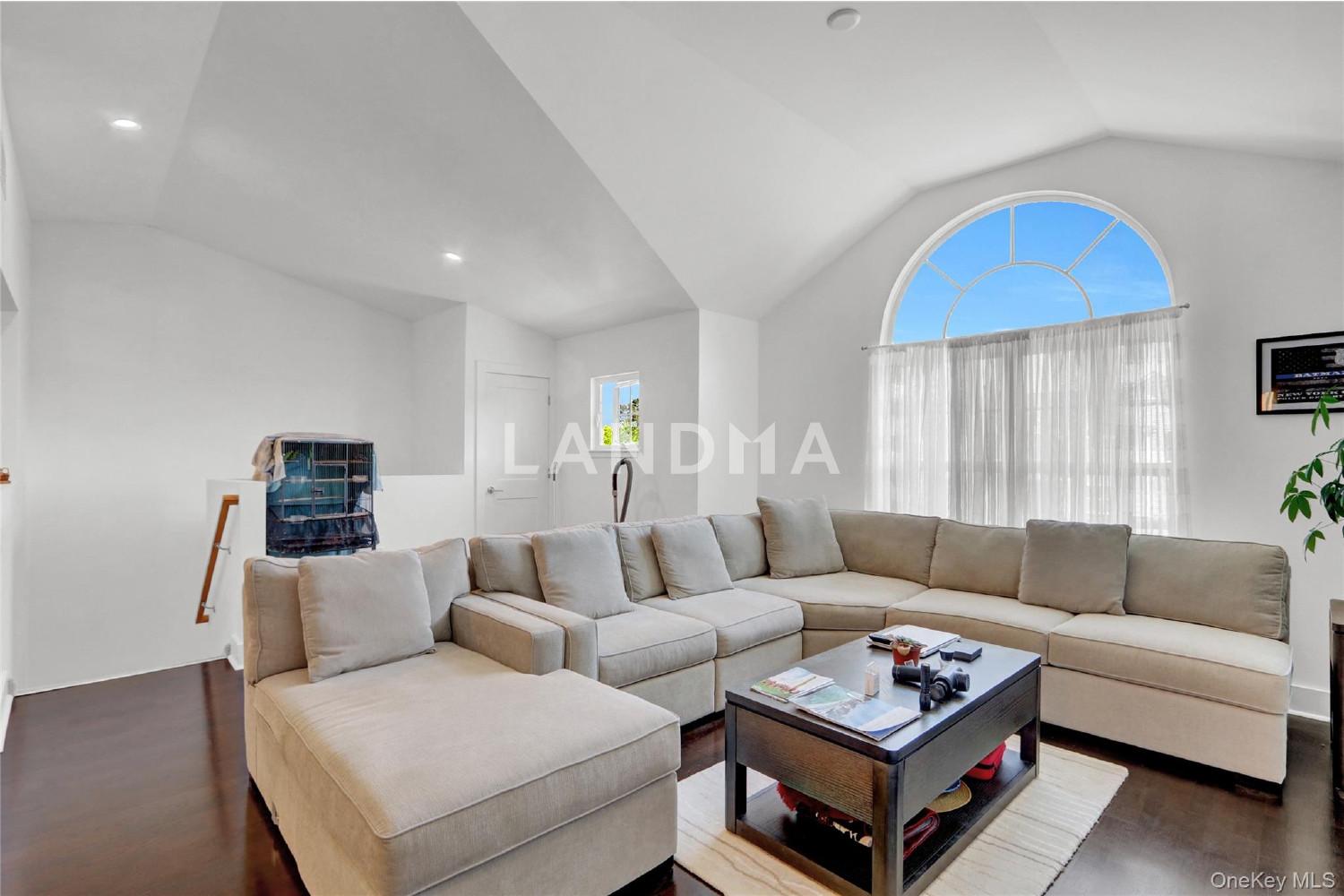 704 Breton Way  Unit 704 官网图片 3