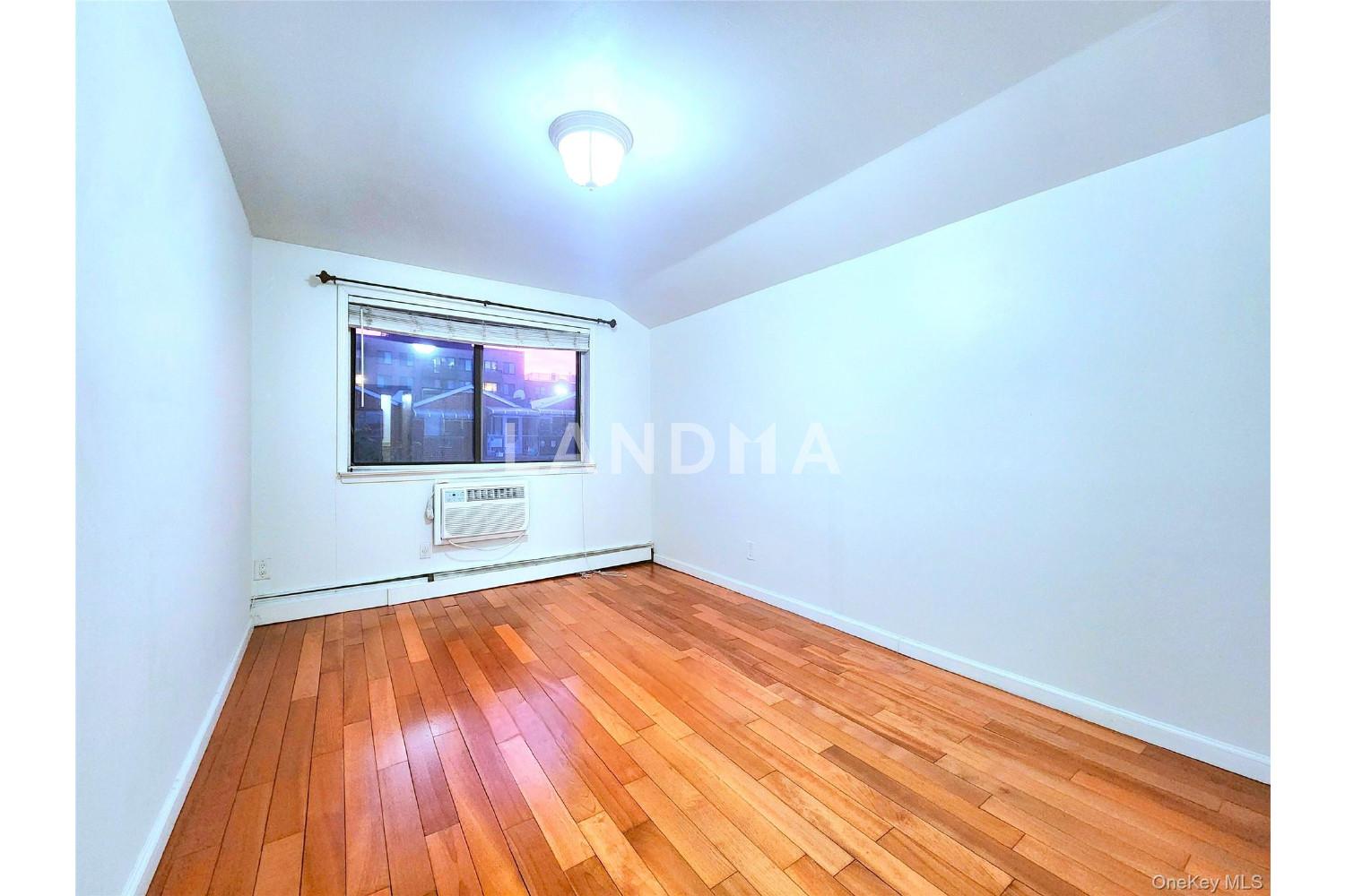 14018 33rd Avenue  Unit 104 官网图片 9