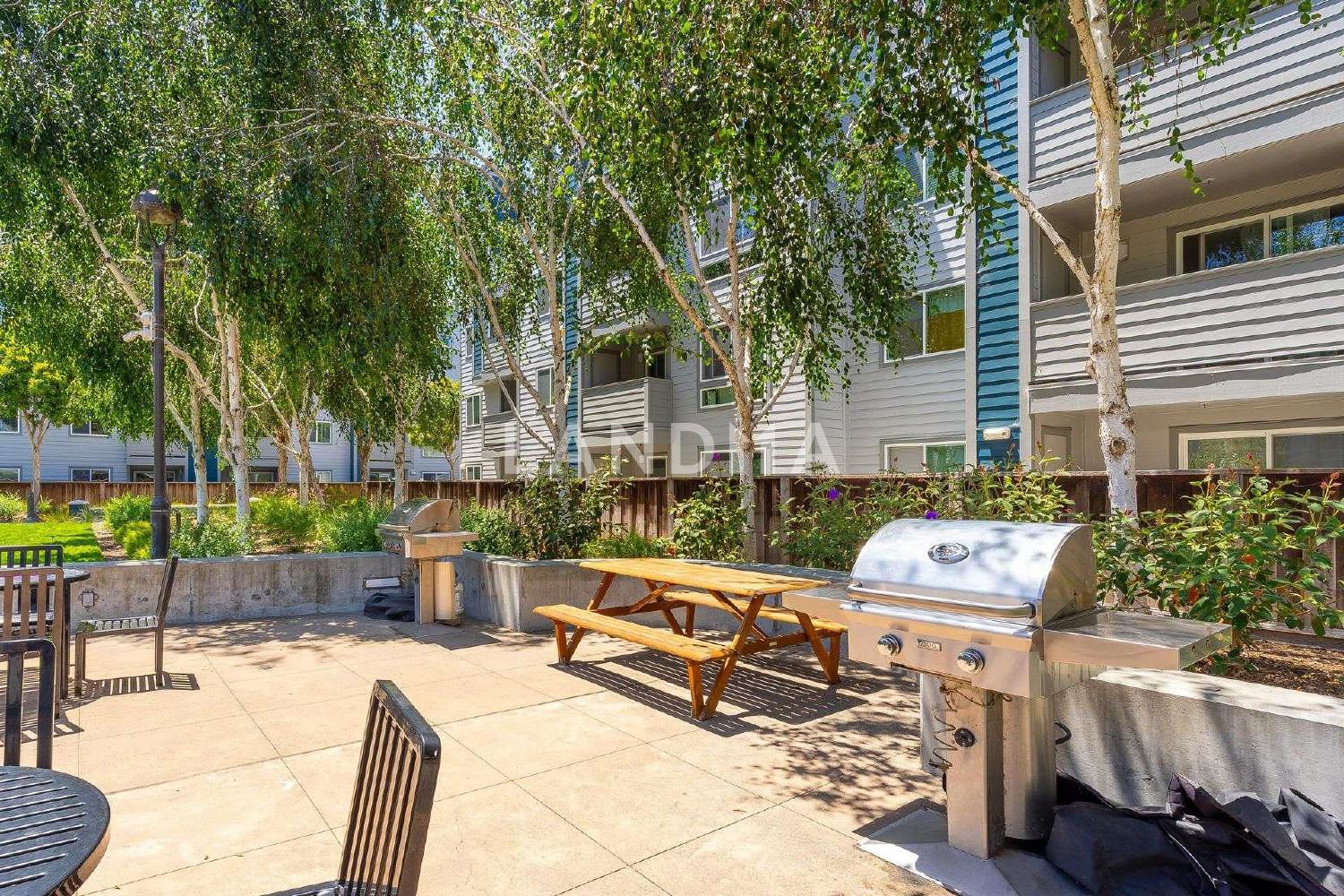 6400 Christie Ave #2215 官网图片 30