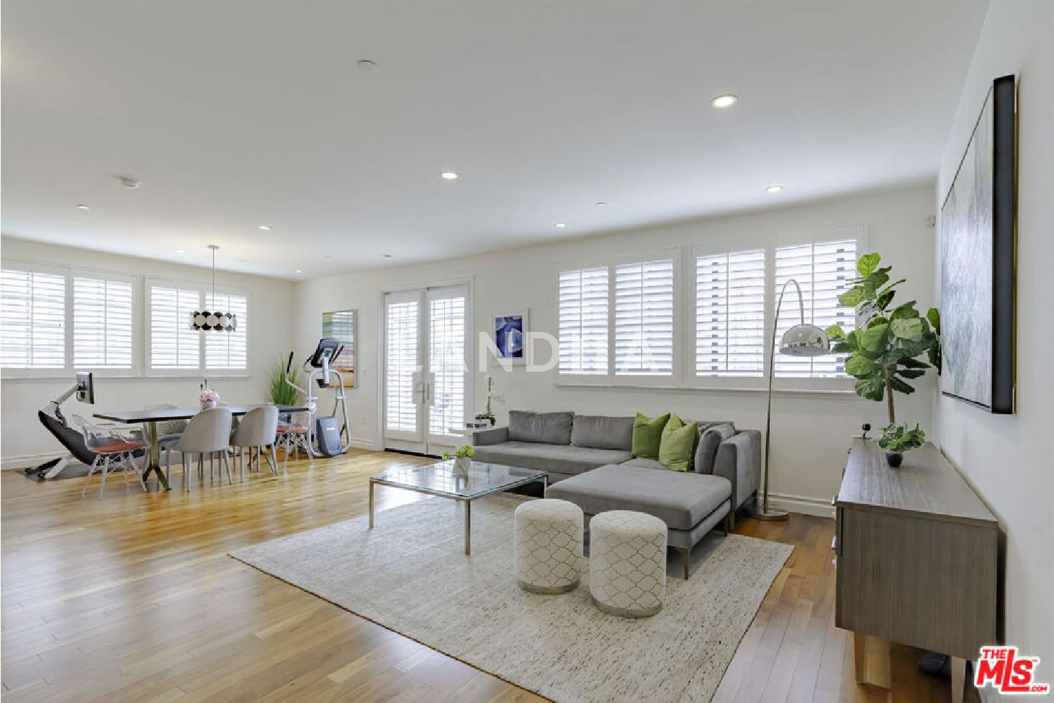 4661 Wilshire Boulevard #204