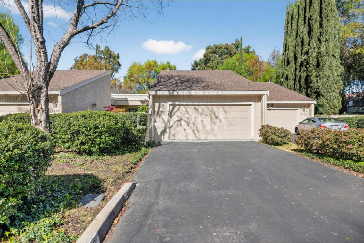 2403 Golf Links Circle
