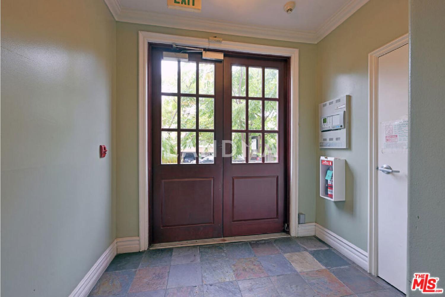 8555 Cashio Street #PH4 官网图片 31