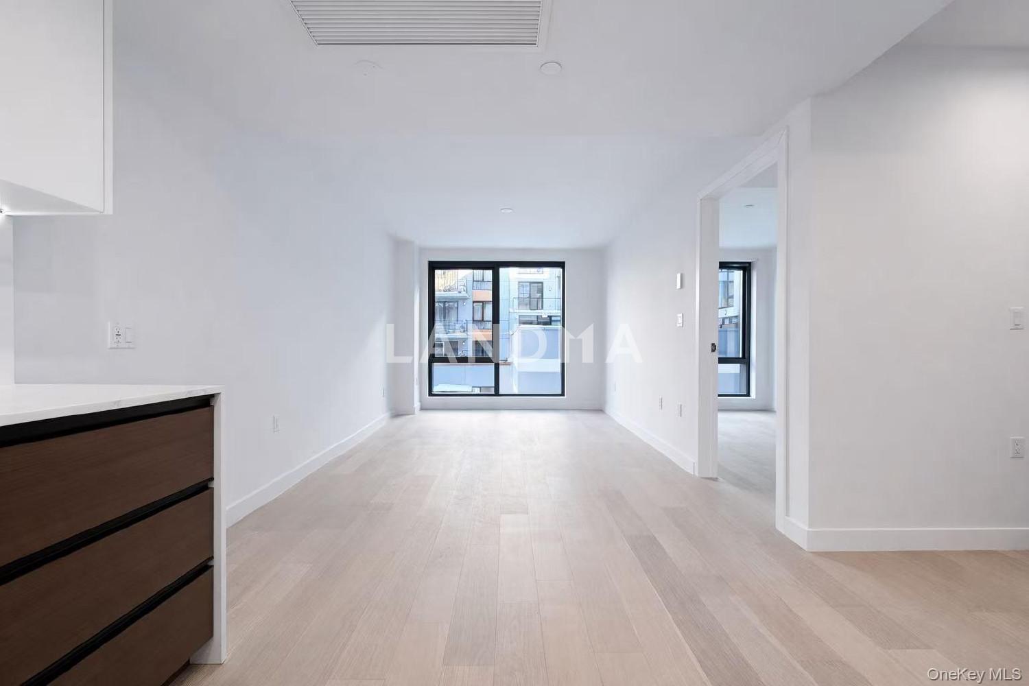 14449 Northern Boulevard  Unit 402 官网图片 3