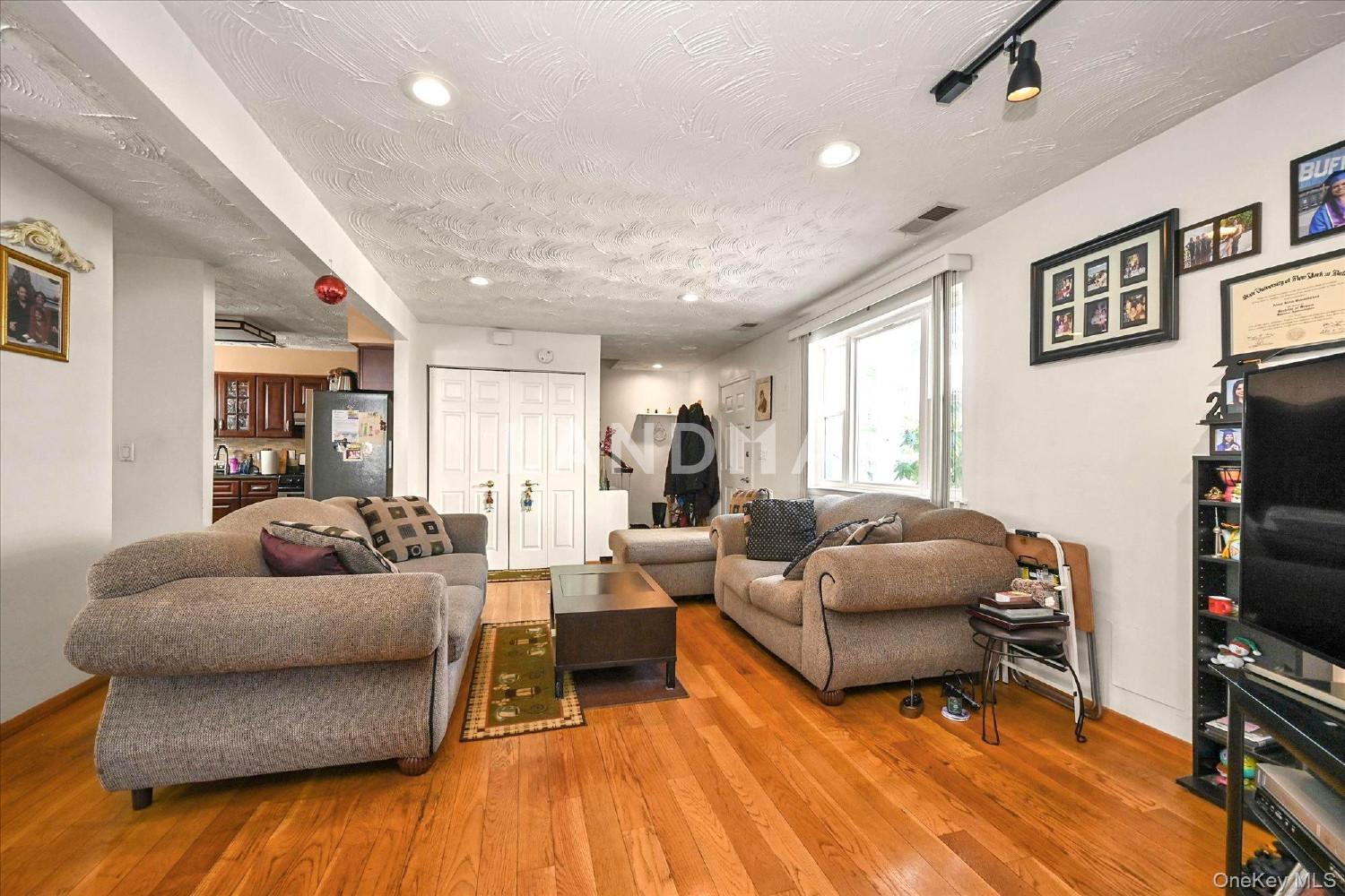 68-57 Cloverdale Boulevard  Unit 109 官网图片 4