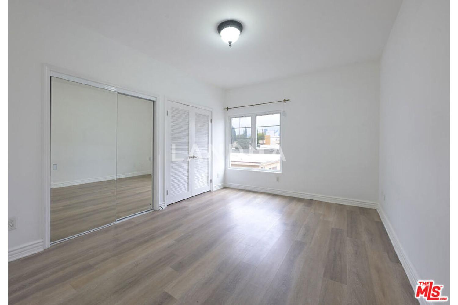 8555 Cashio Street #PH4 官网图片 13