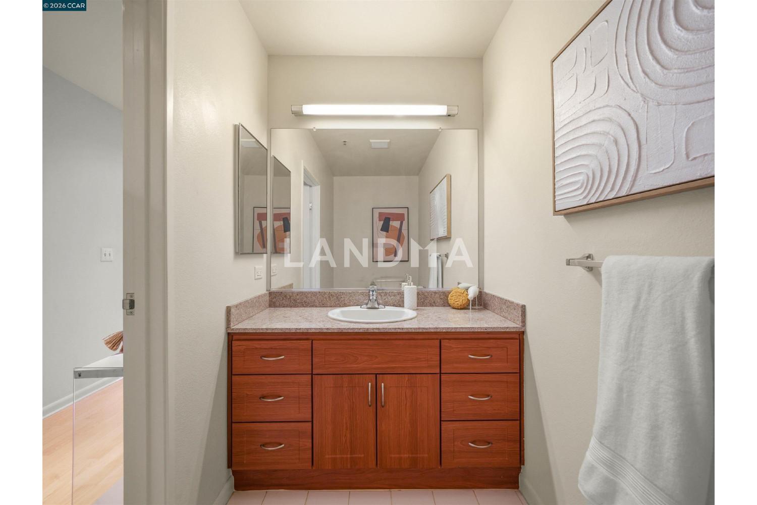 5855 Horton Street #526 官网图片 5