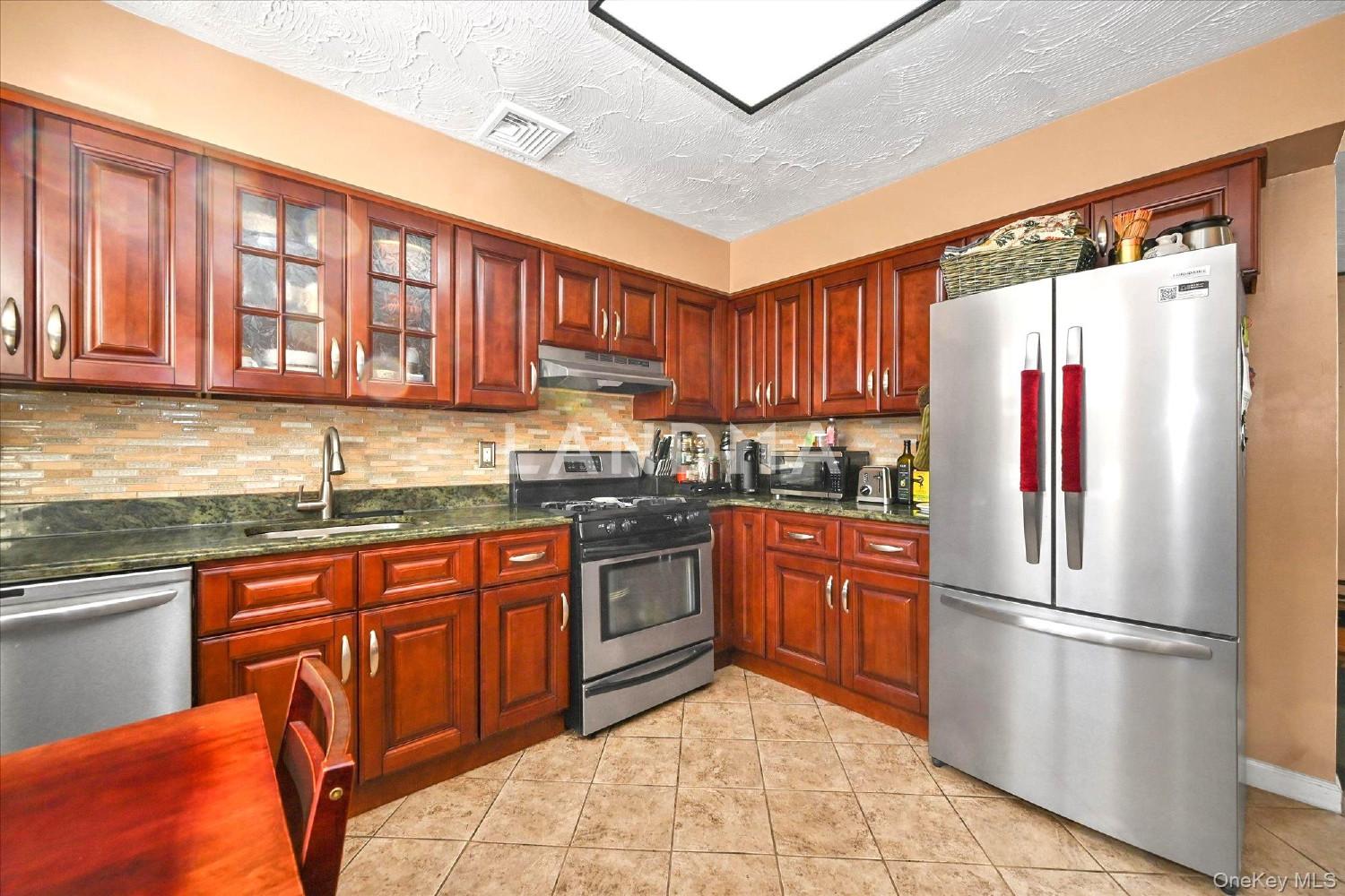 68-57 Cloverdale Boulevard  Unit 109 官网图片 6