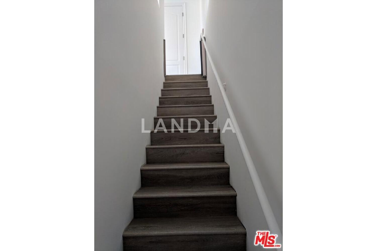 8555 Cashio Street #PH4 官网图片 5