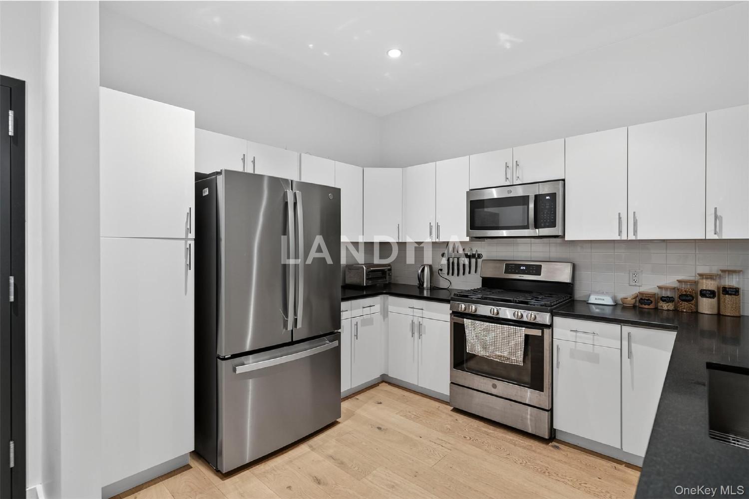 249 Main Street  Unit 305 官网图片 8