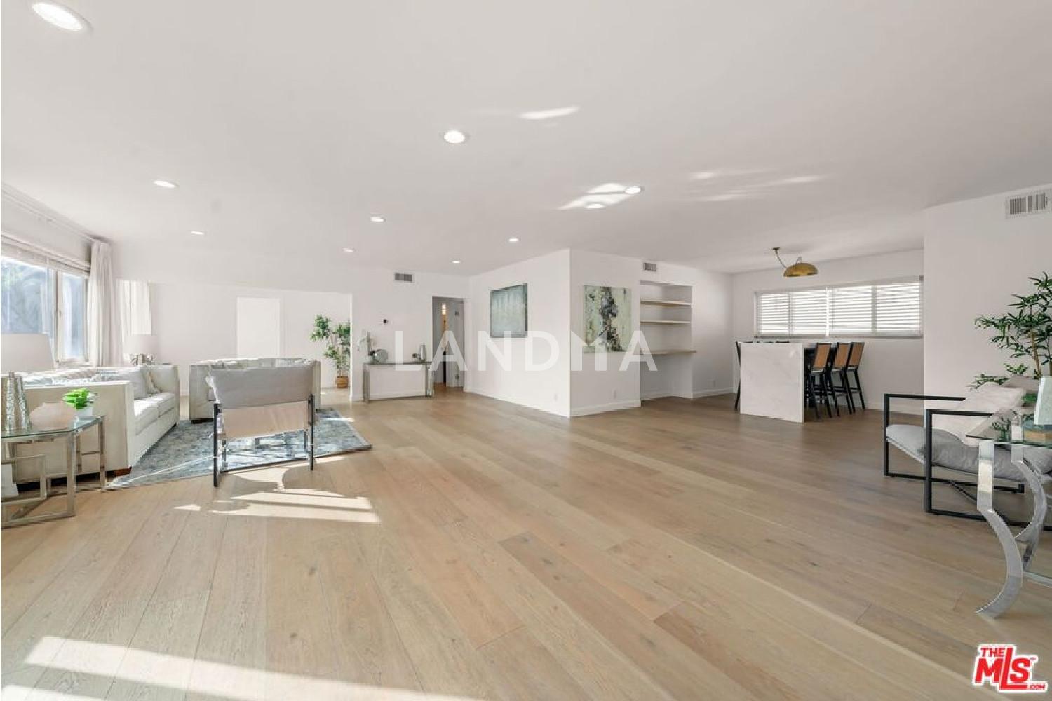 1525 N Hayworth Avenue #302
