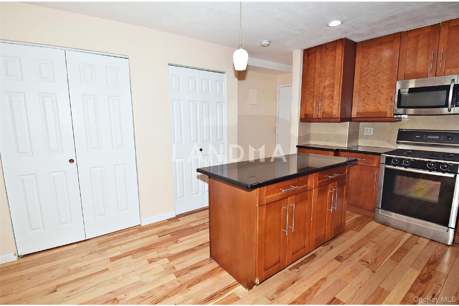 12-32 Diane Place  Unit 204 L 官网图片 7