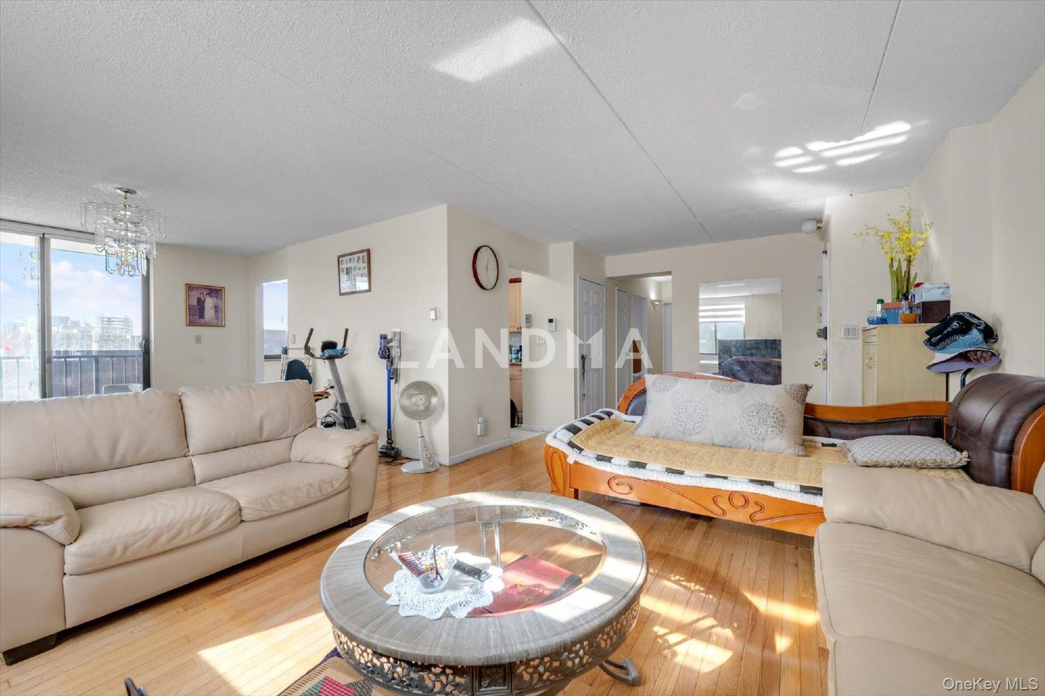 14477 Roosevelt Avenue  Unit 5C 官网图片 4