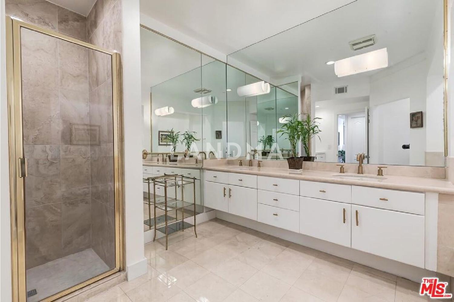 121 N Almont Drive #205 官网图片 10