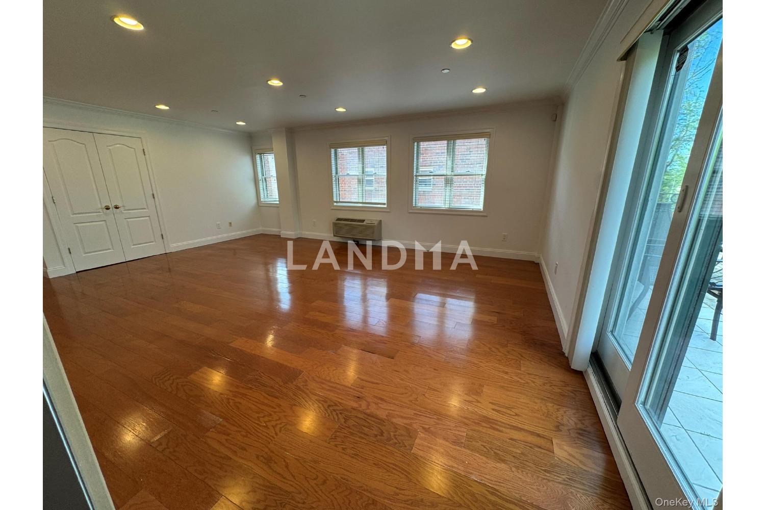 42-23 212th Street  Unit 3C 官网图片 2