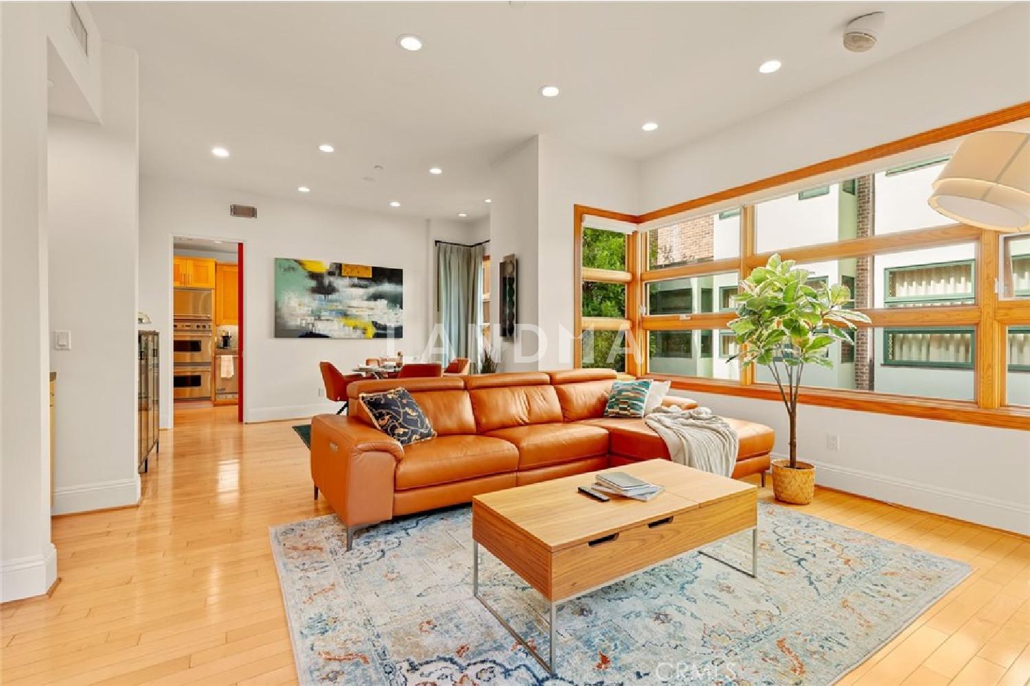2323 S Beverly Glen Boulevard #9 官网图片 5