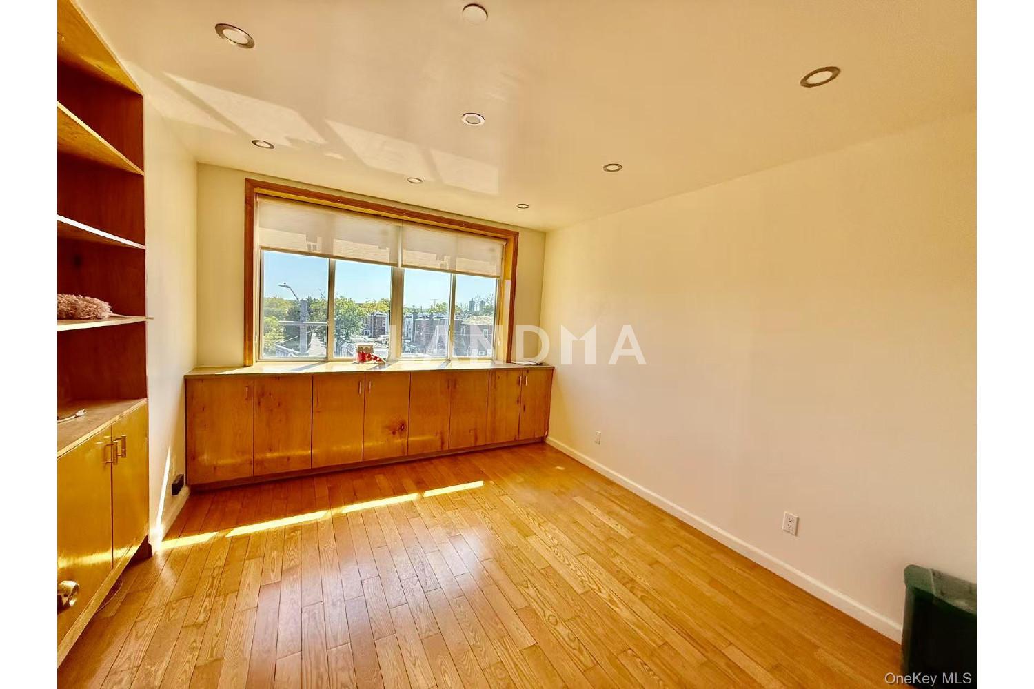 5804 Main Street  Unit 2D 官网图片 2