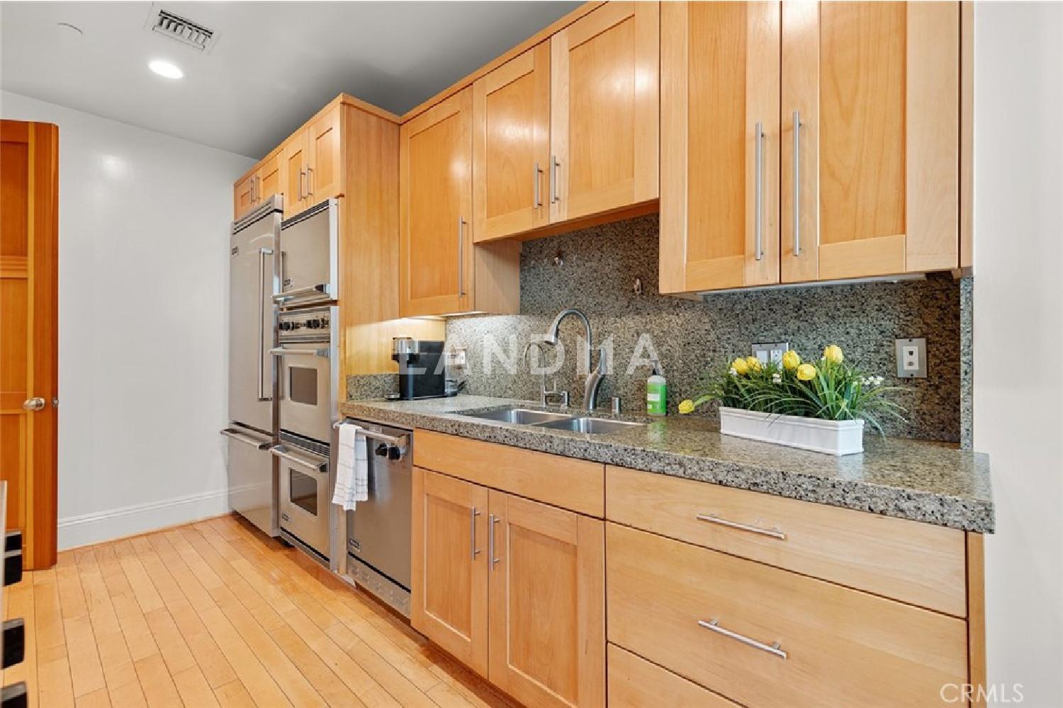 2323 S Beverly Glen Boulevard #9 官网图片 22