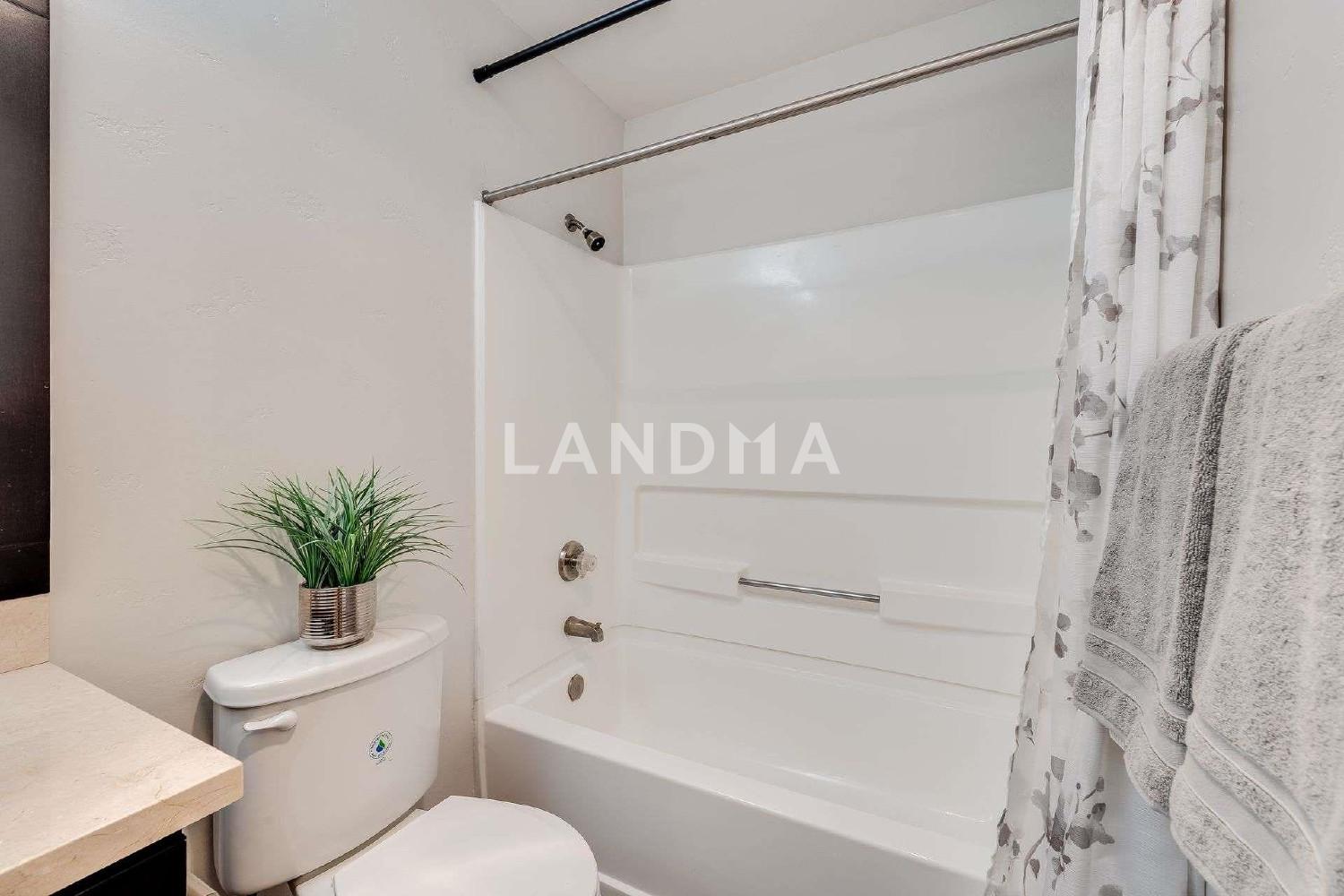 6400 Christie Ave #2215 官网图片 11