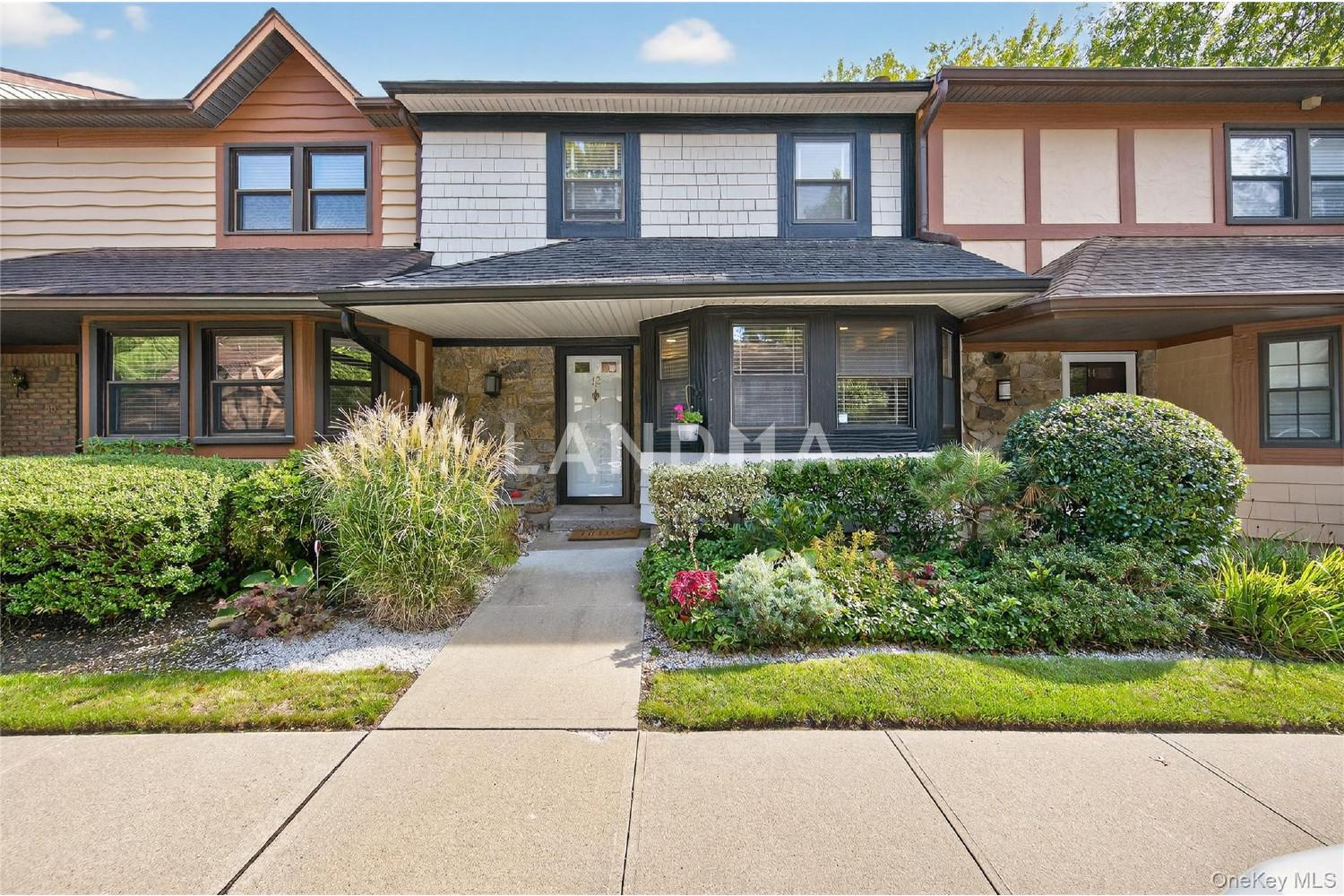 12 Hampton Way