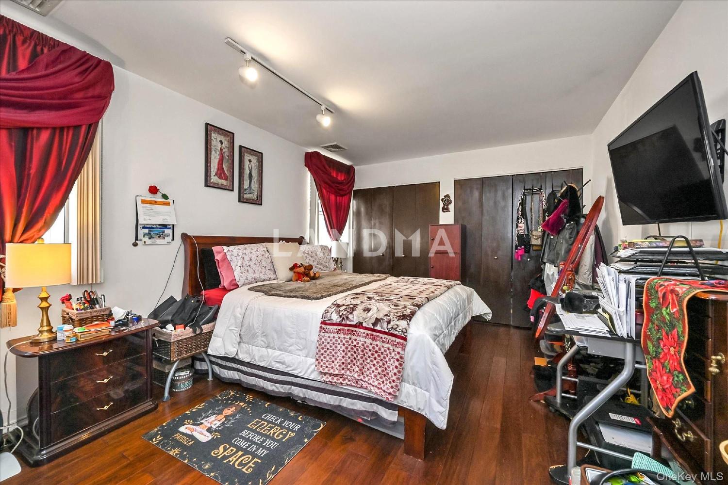 68-57 Cloverdale Boulevard  Unit 109 官网图片 9