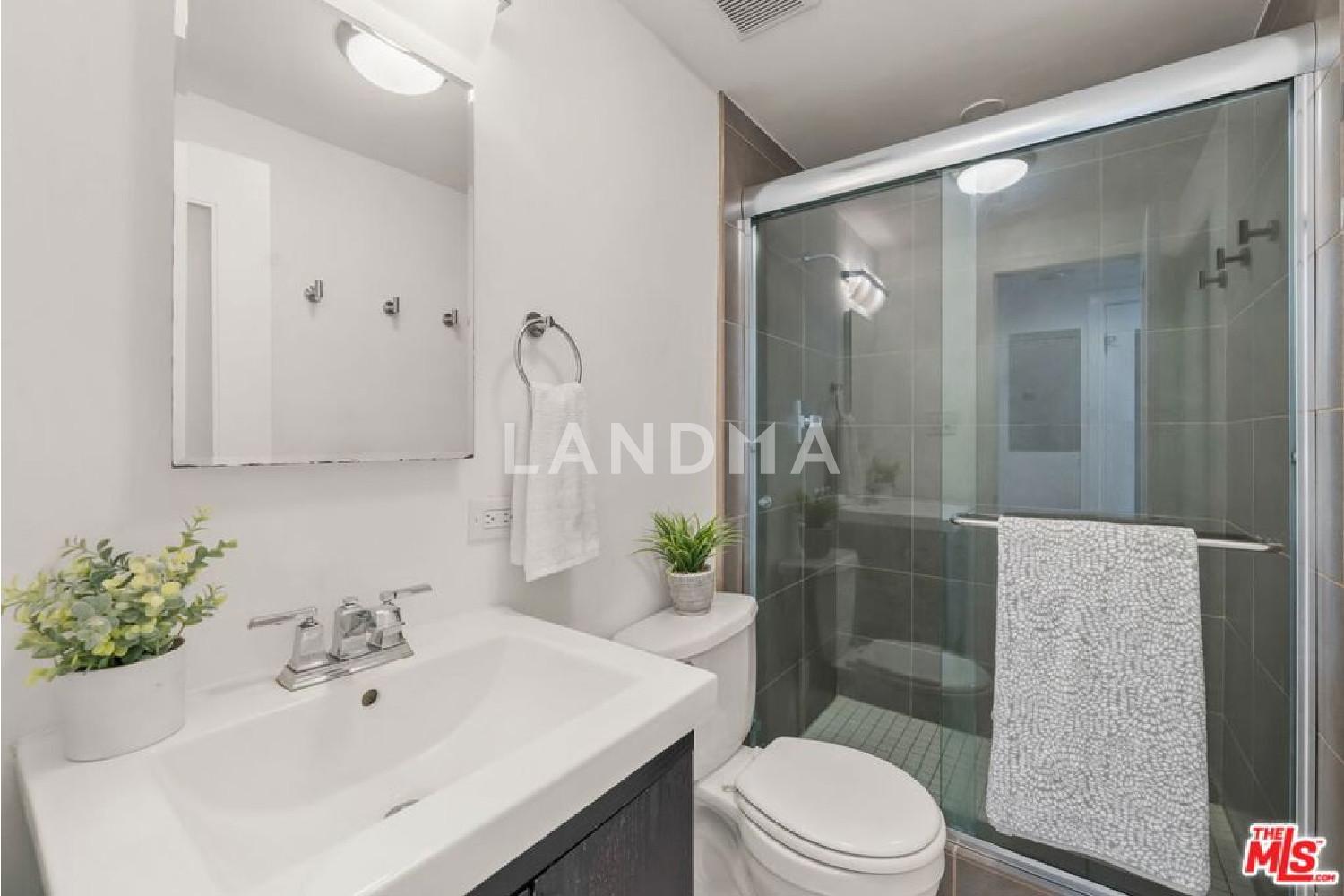 1525 N Hayworth Avenue #302 官网图片 39