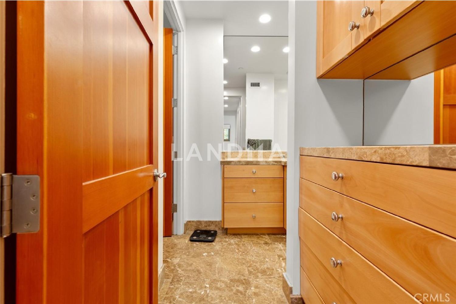 2323 S Beverly Glen Boulevard #9 官网图片 32