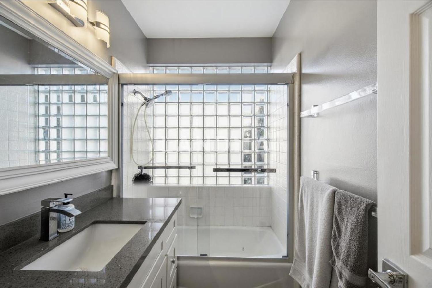 1111 Bay Street #307 官网图片 34
