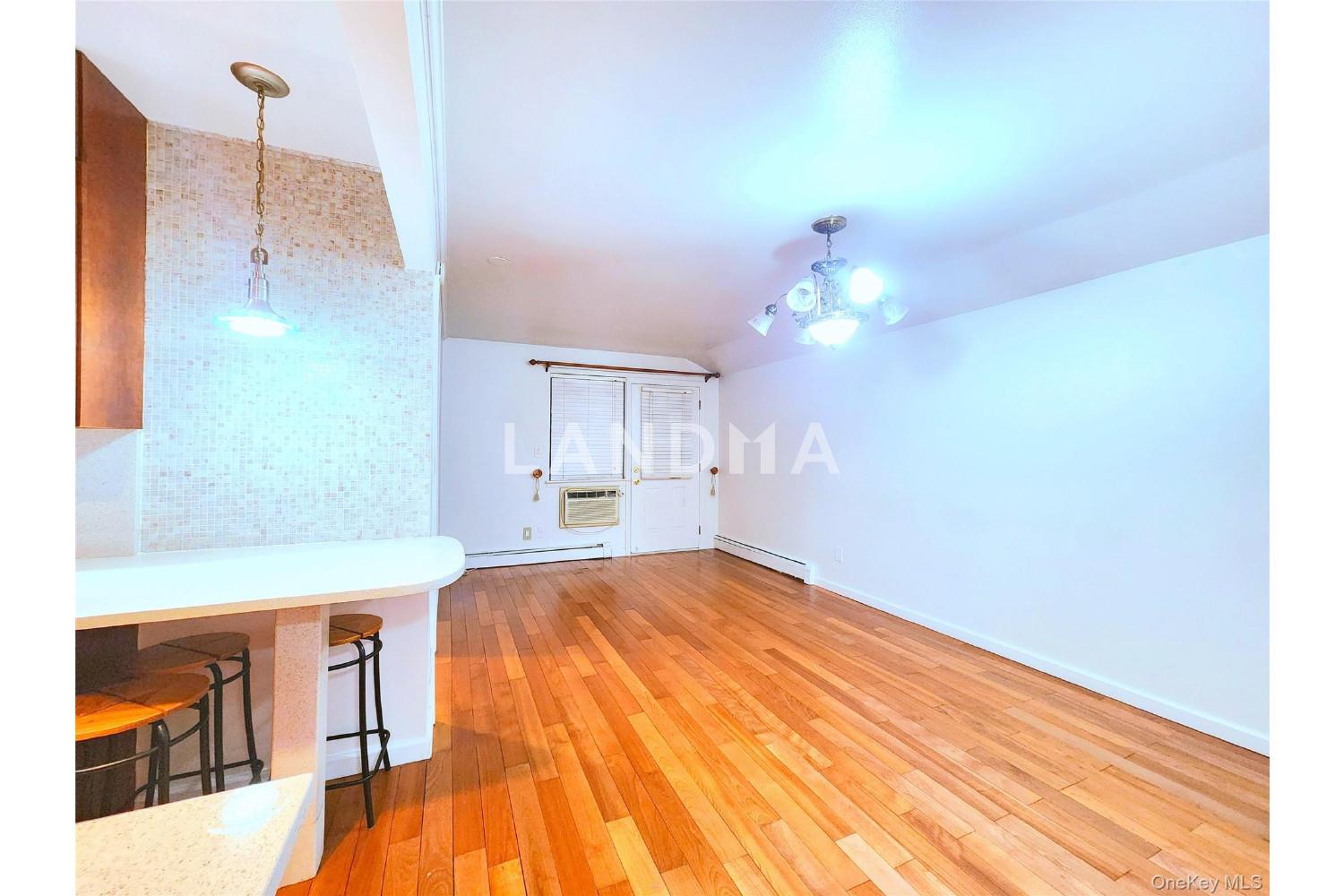 14018 33rd Avenue  Unit 104 官网图片 4