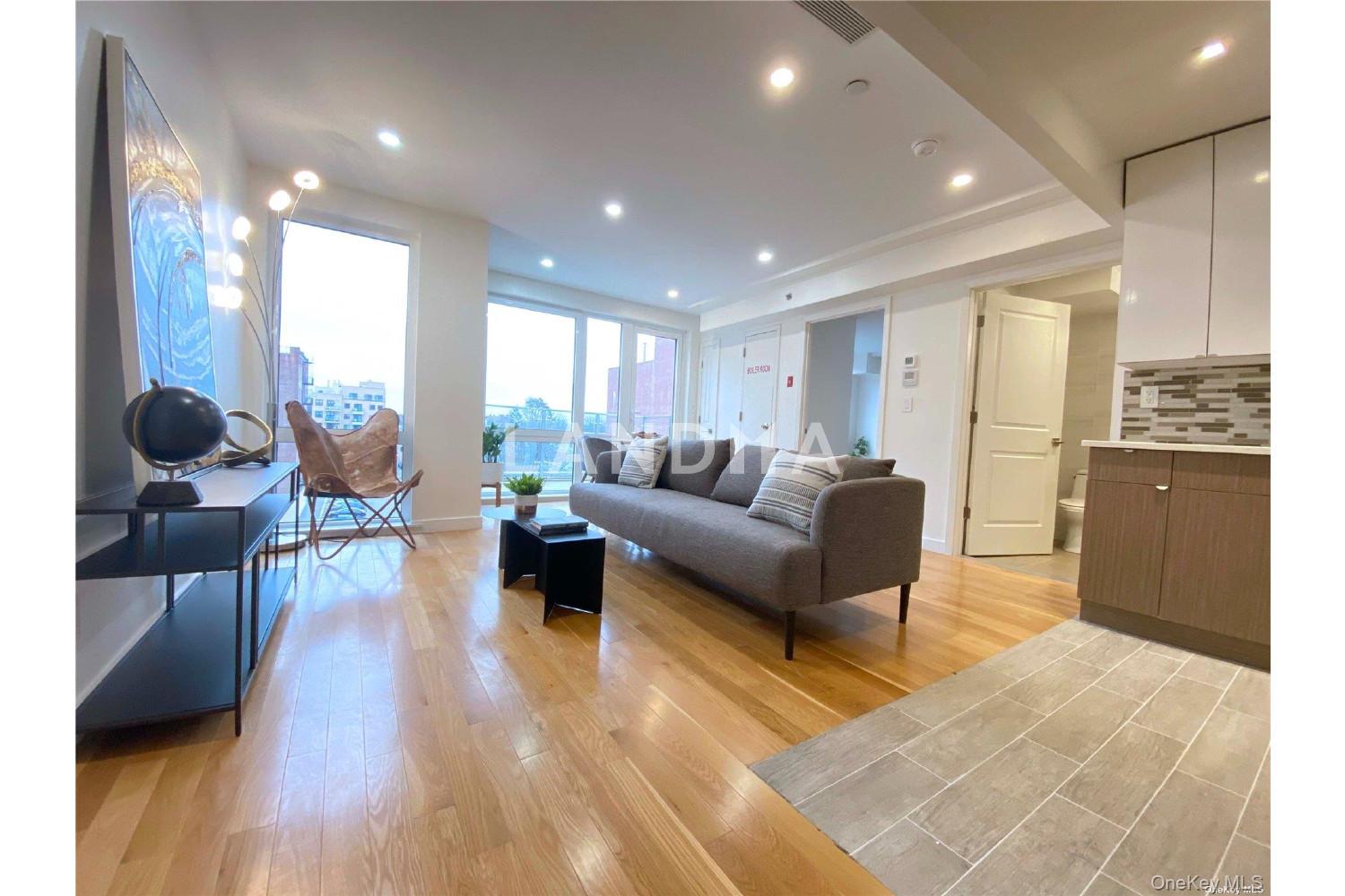 42-23 Parsons Boulevard  Unit 1E 官网图片 5