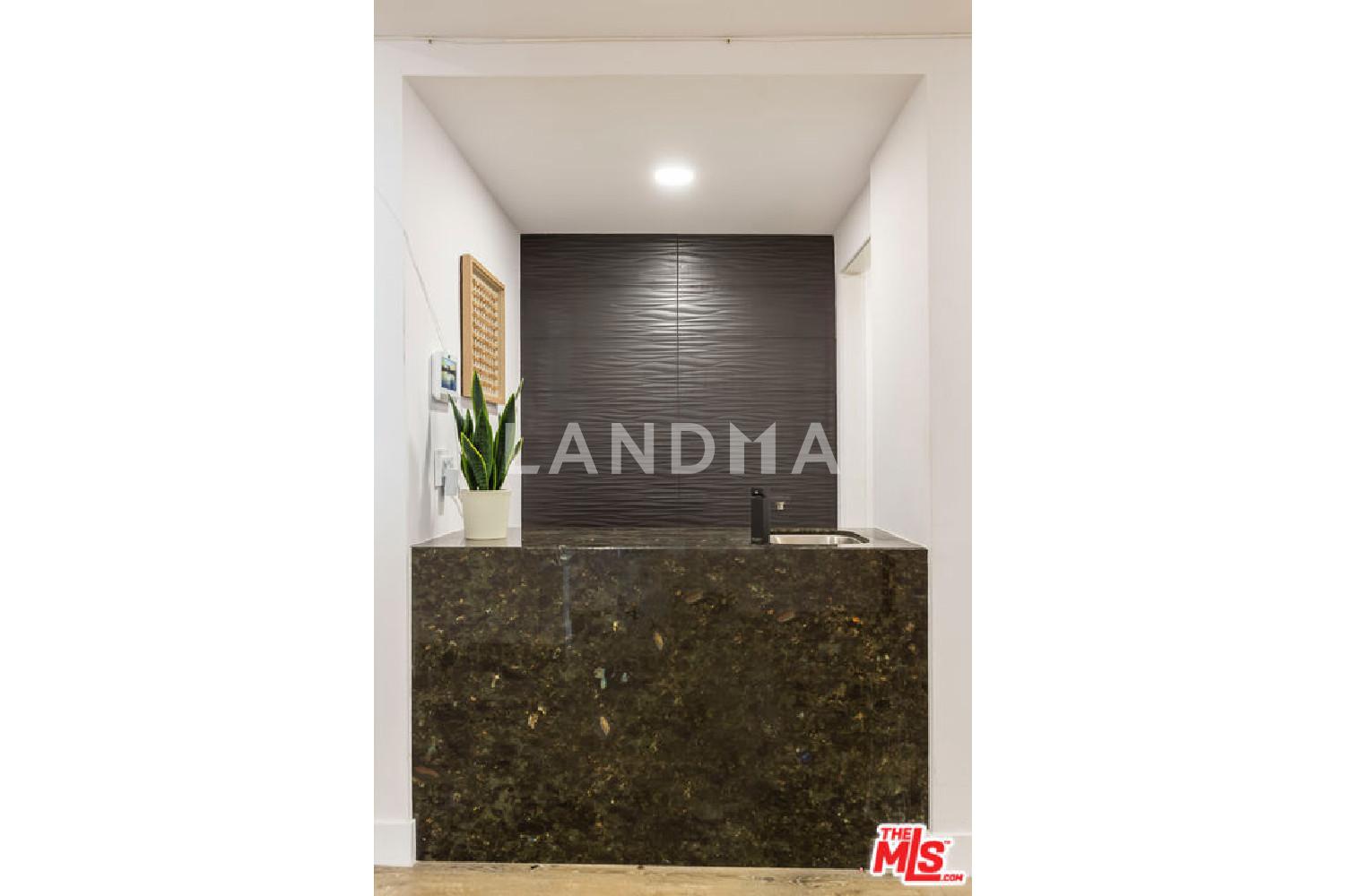 1210 N Kings Road #101 官网图片 13