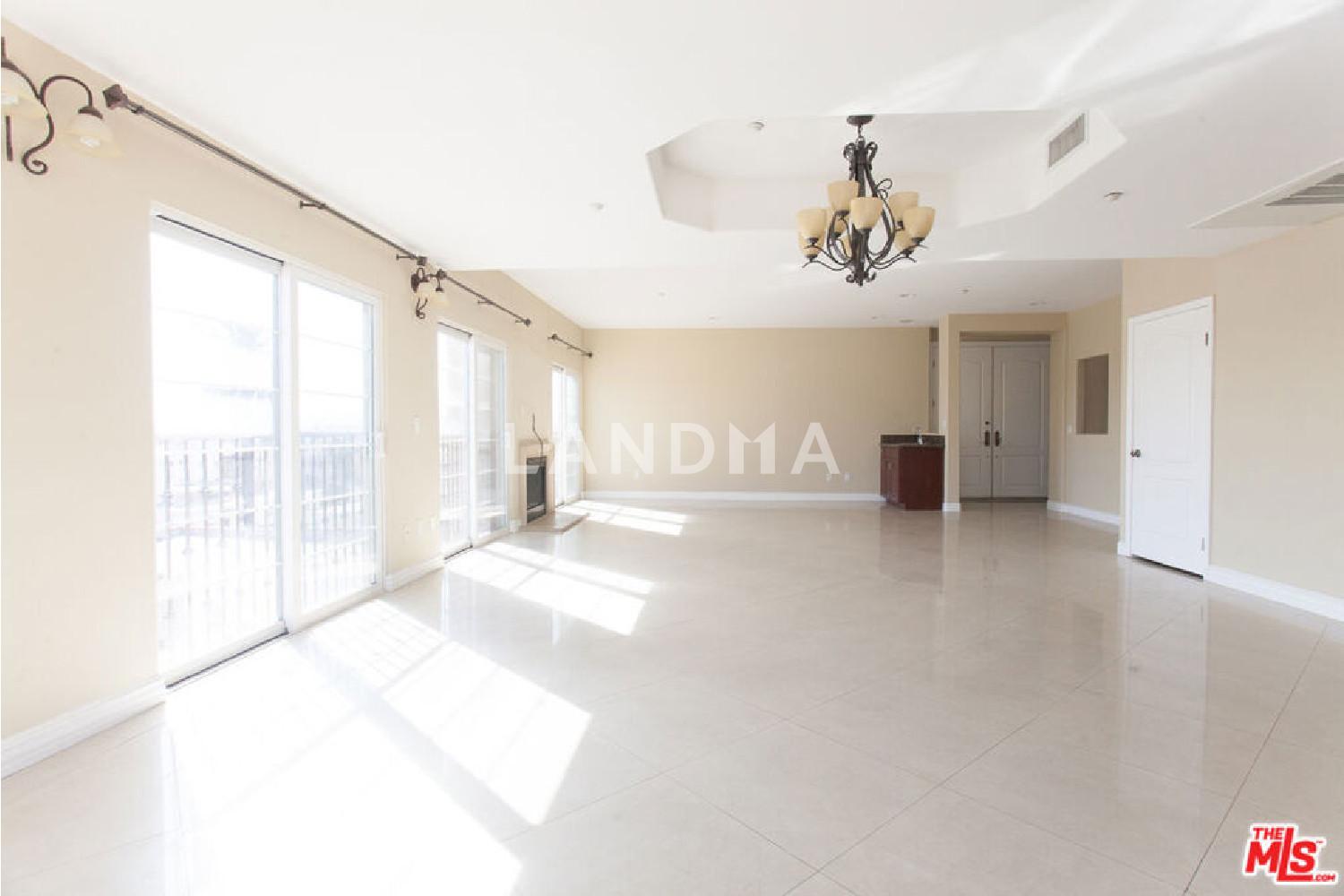 8555 Cashio Street #PH4 官网图片 3