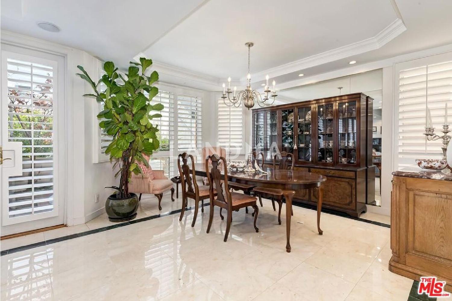 121 N Almont Drive #205 官网图片 3