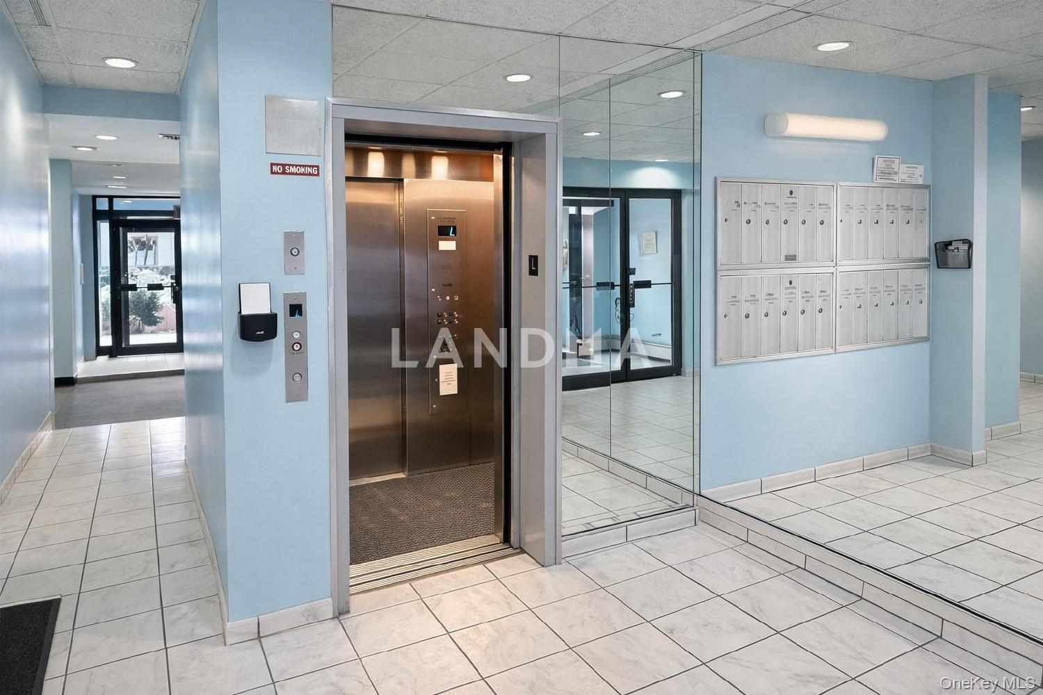 4304 158th Street  Unit 2C 官网图片 2
