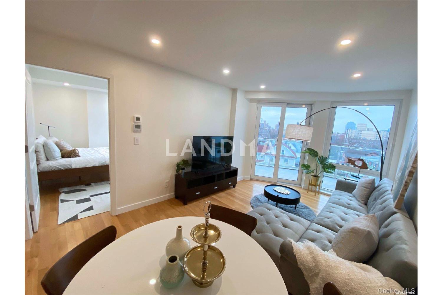 42-23 Parsons Boulevard  Unit 1E 官网图片 3