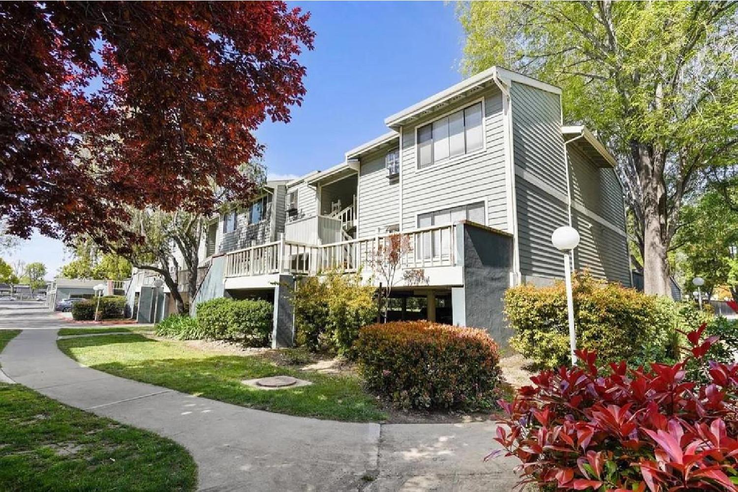 3517 Birchwood Terrace #204