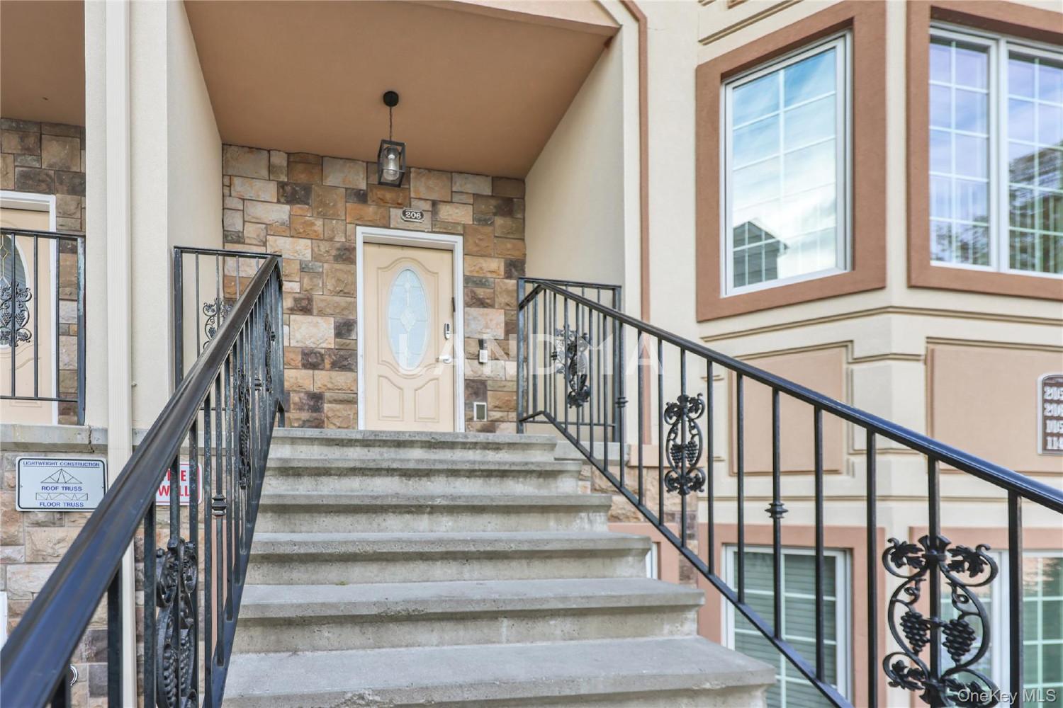 12 Lane Street  Unit 206