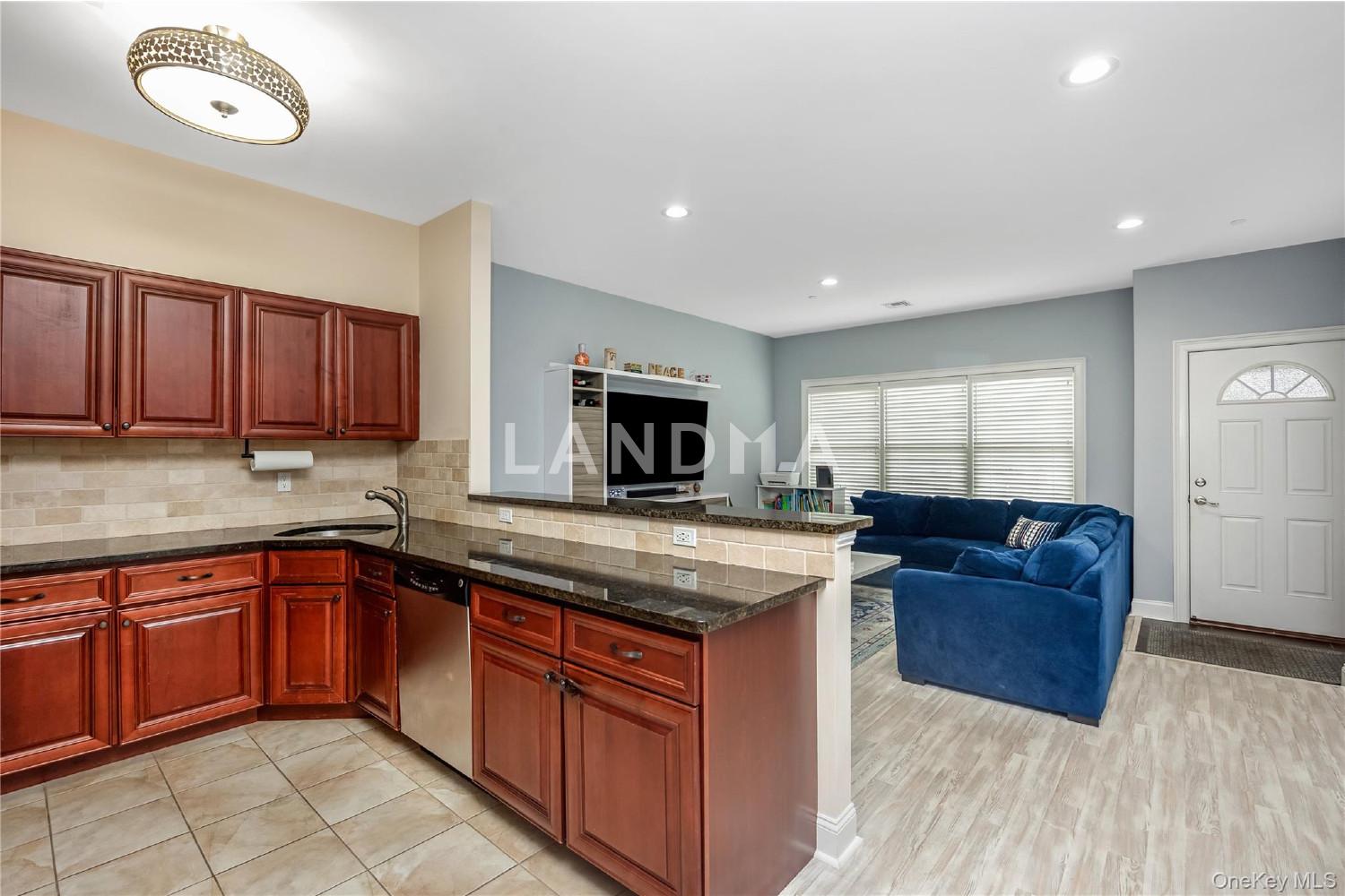 116 Stewart Avenue  Unit B 官网图片 2