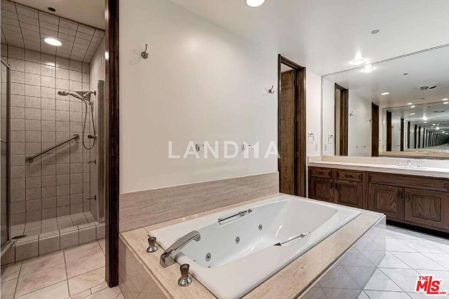 300 N Swall Drive #106 官网图片 13