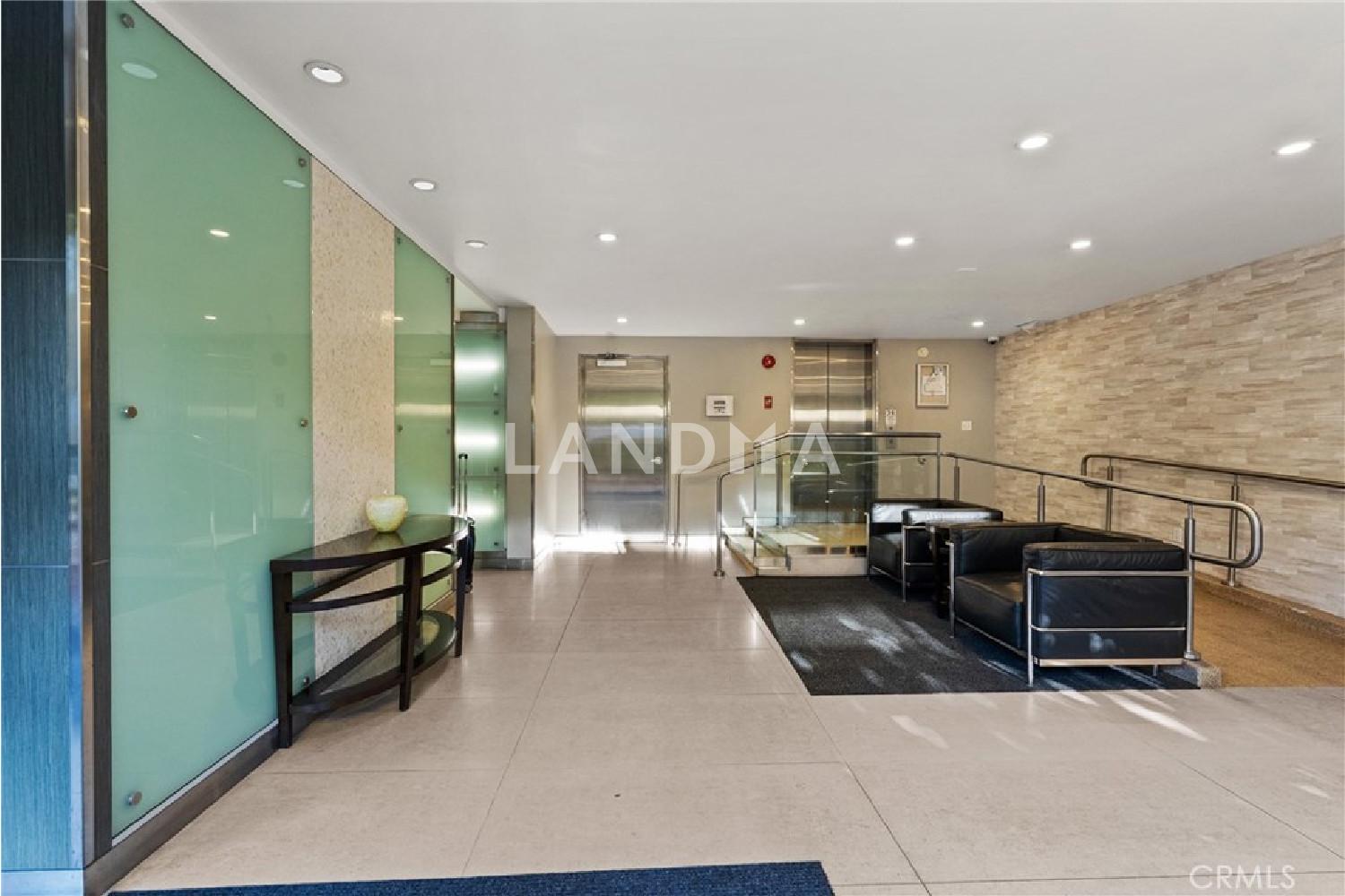 1880 Veteran Avenue #PH 306 官网图片 3