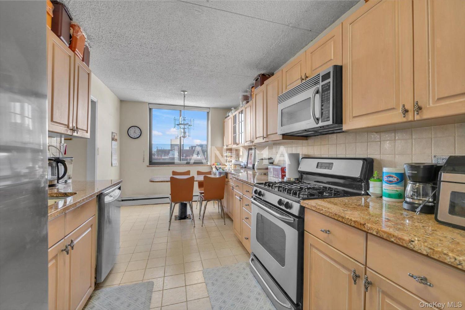 14477 Roosevelt Avenue  Unit 5C 官网图片 8