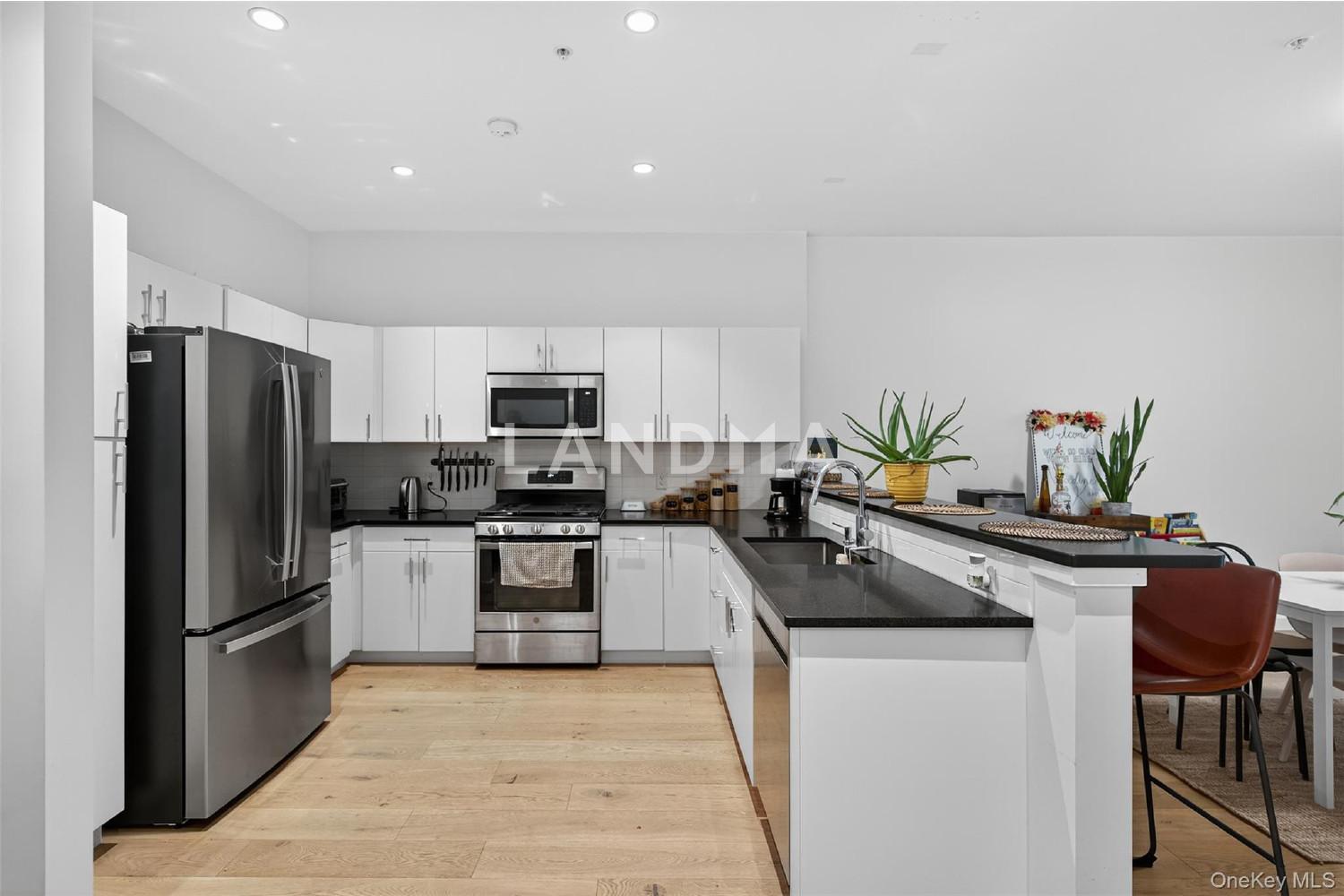 249 Main Street  Unit 305 官网图片 6