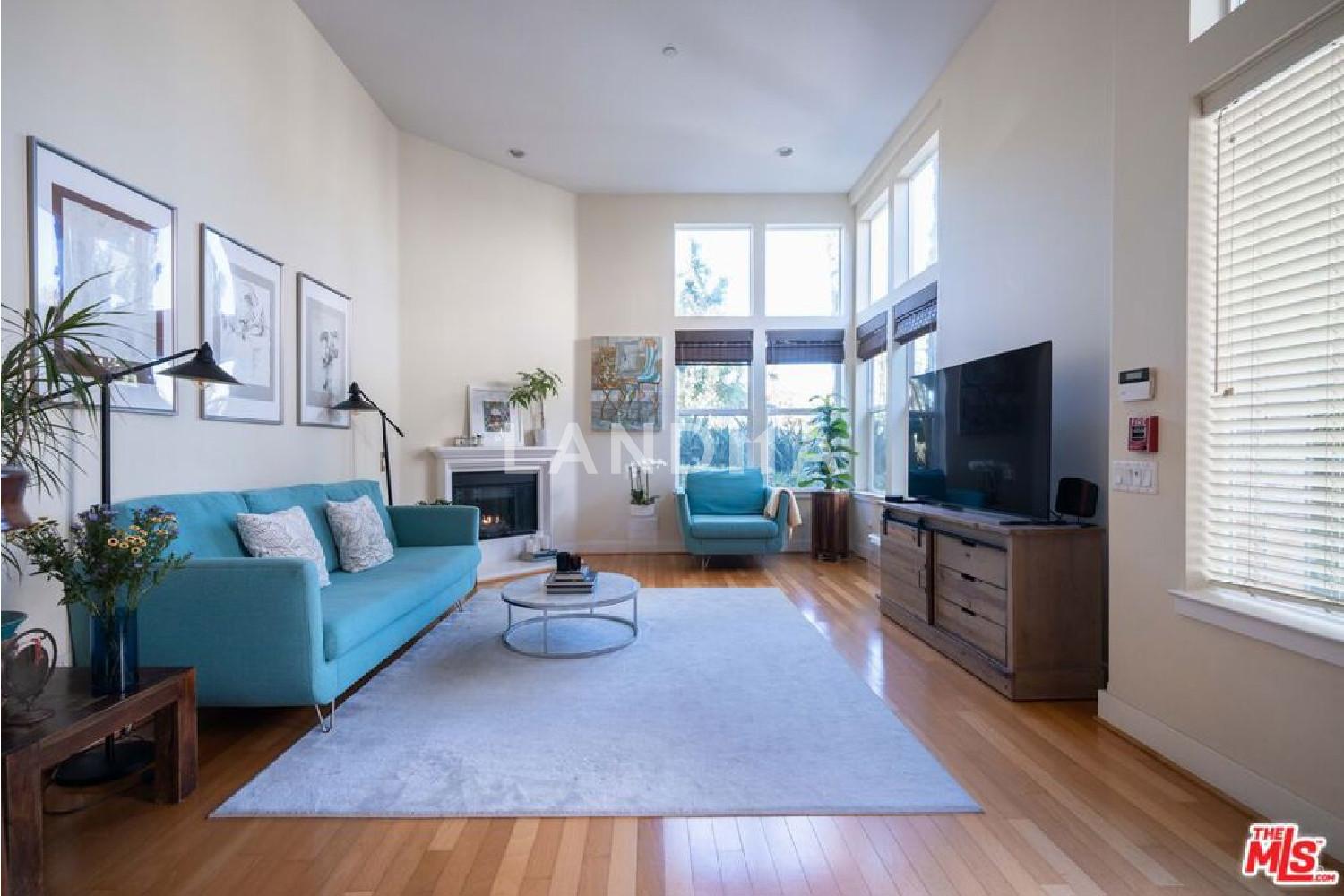 5700 Seawalk Drive #8