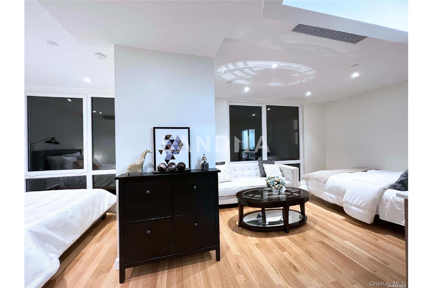 42-23 Parsons Boulevard  Unit 1E 官网图片 7