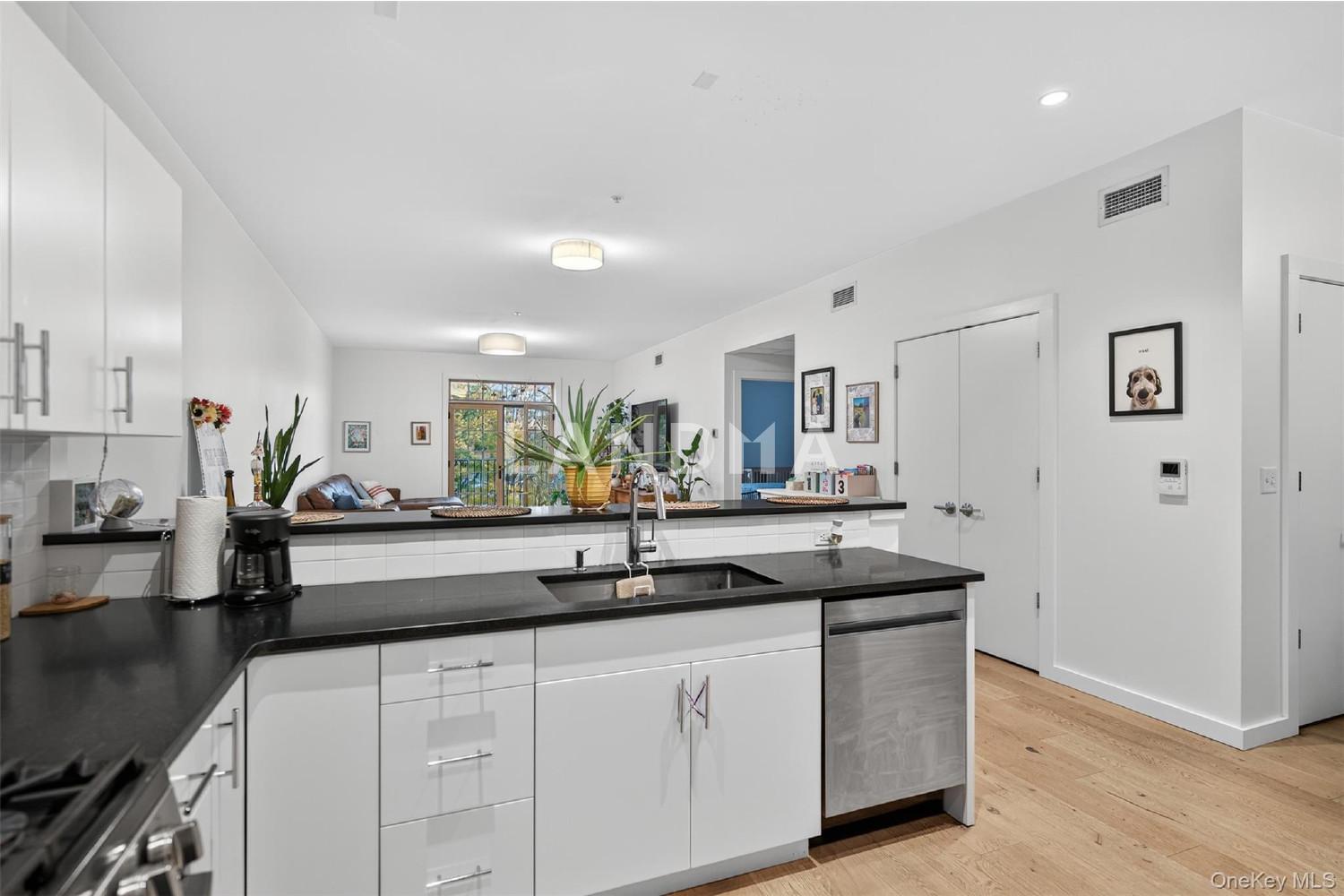 249 Main Street  Unit 305 官网图片 7