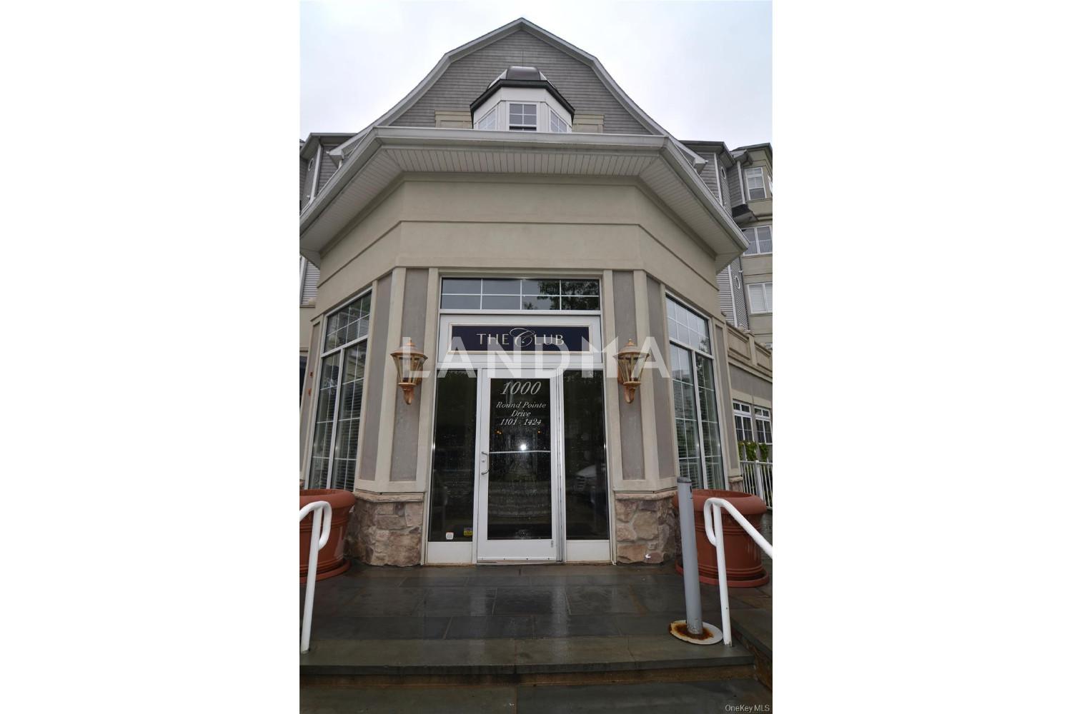 1308 Round Pointe Drive  Unit 1308