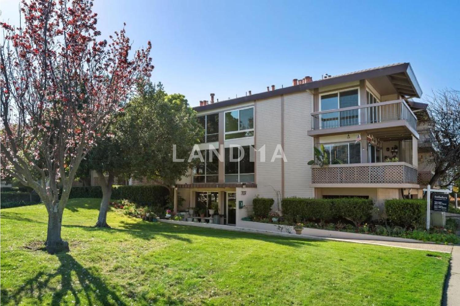 707 Fathom Drive #208