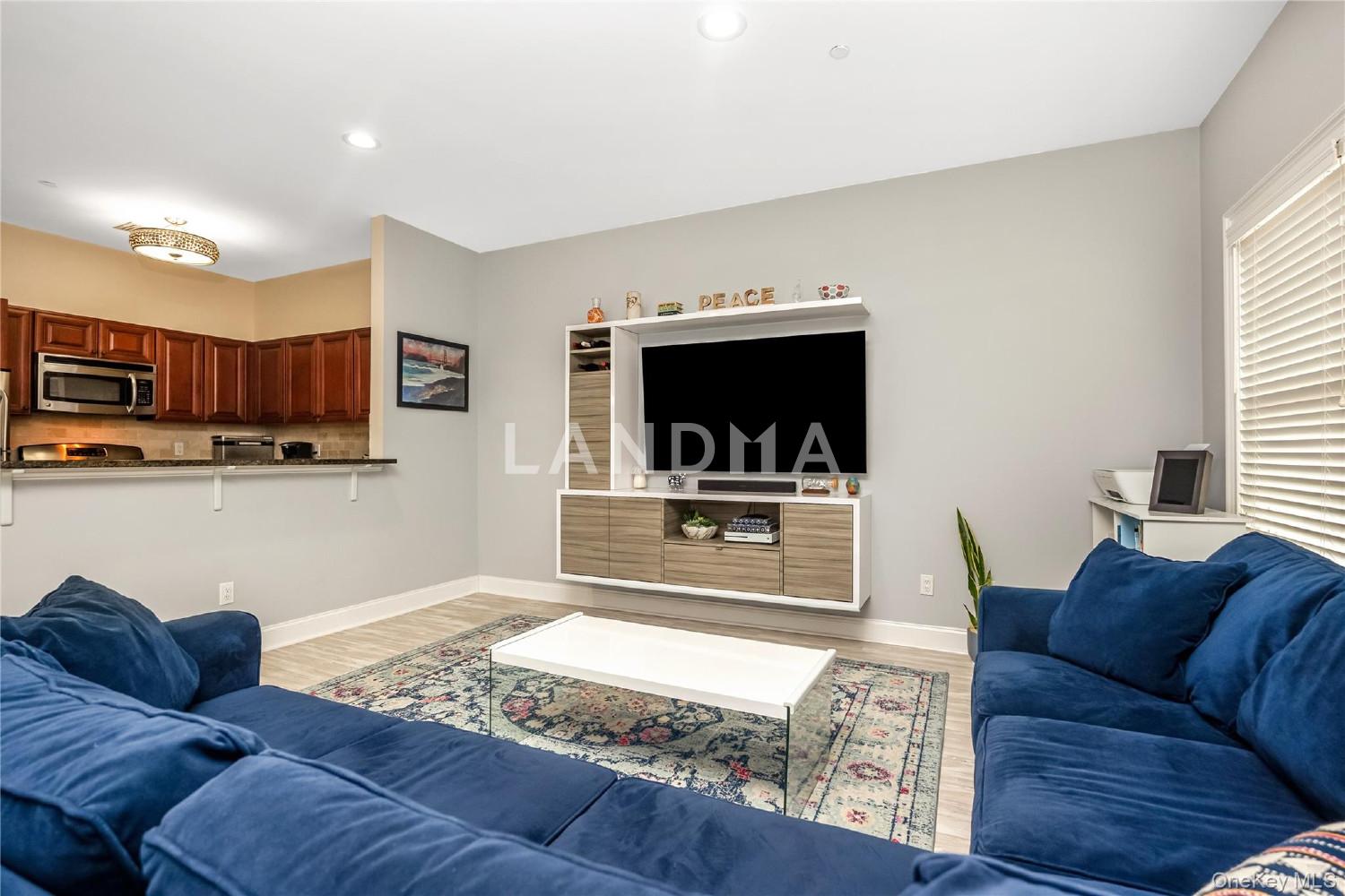 116 Stewart Avenue  Unit B 官网图片 6