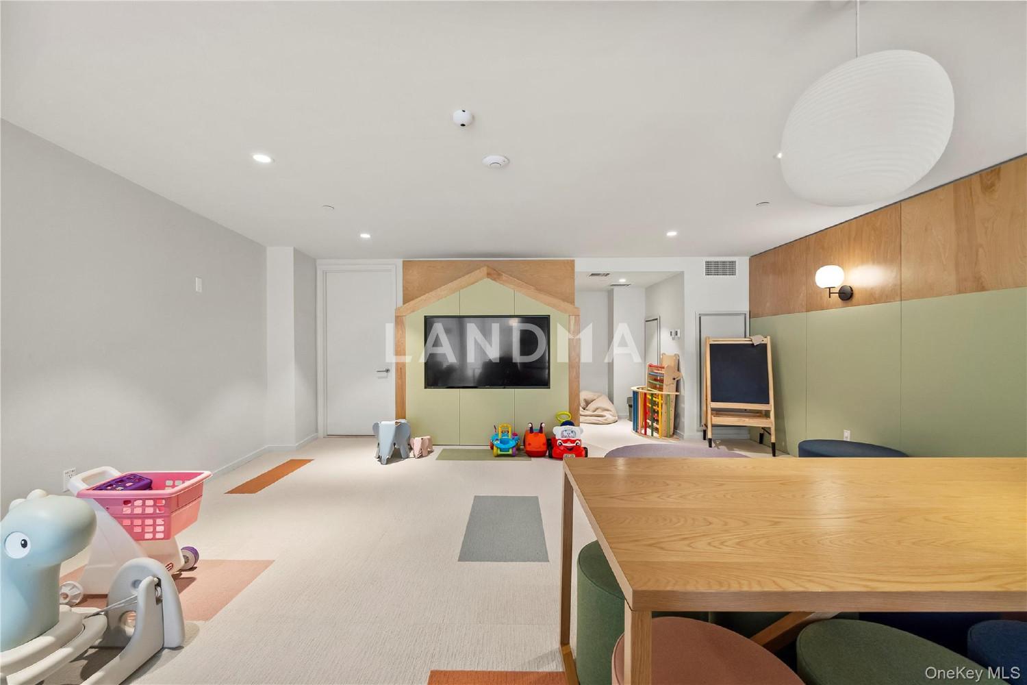 13327 39th Avenue  Unit 3H 官网图片 24