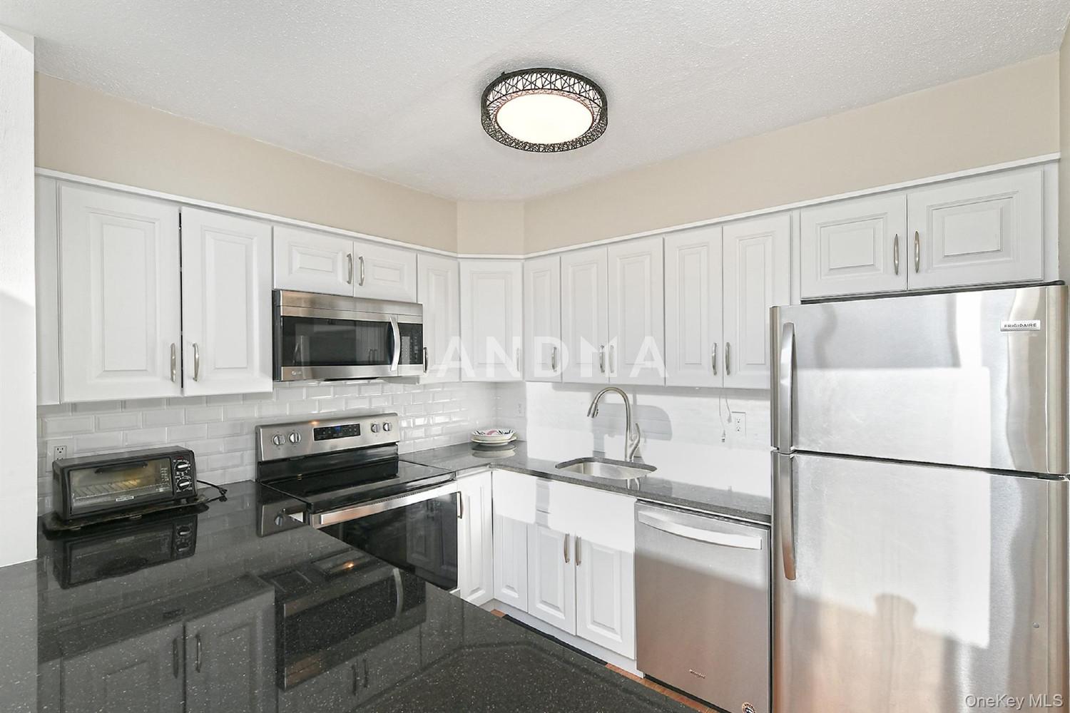 800 Willis Avenue  Unit 313 官网图片 3