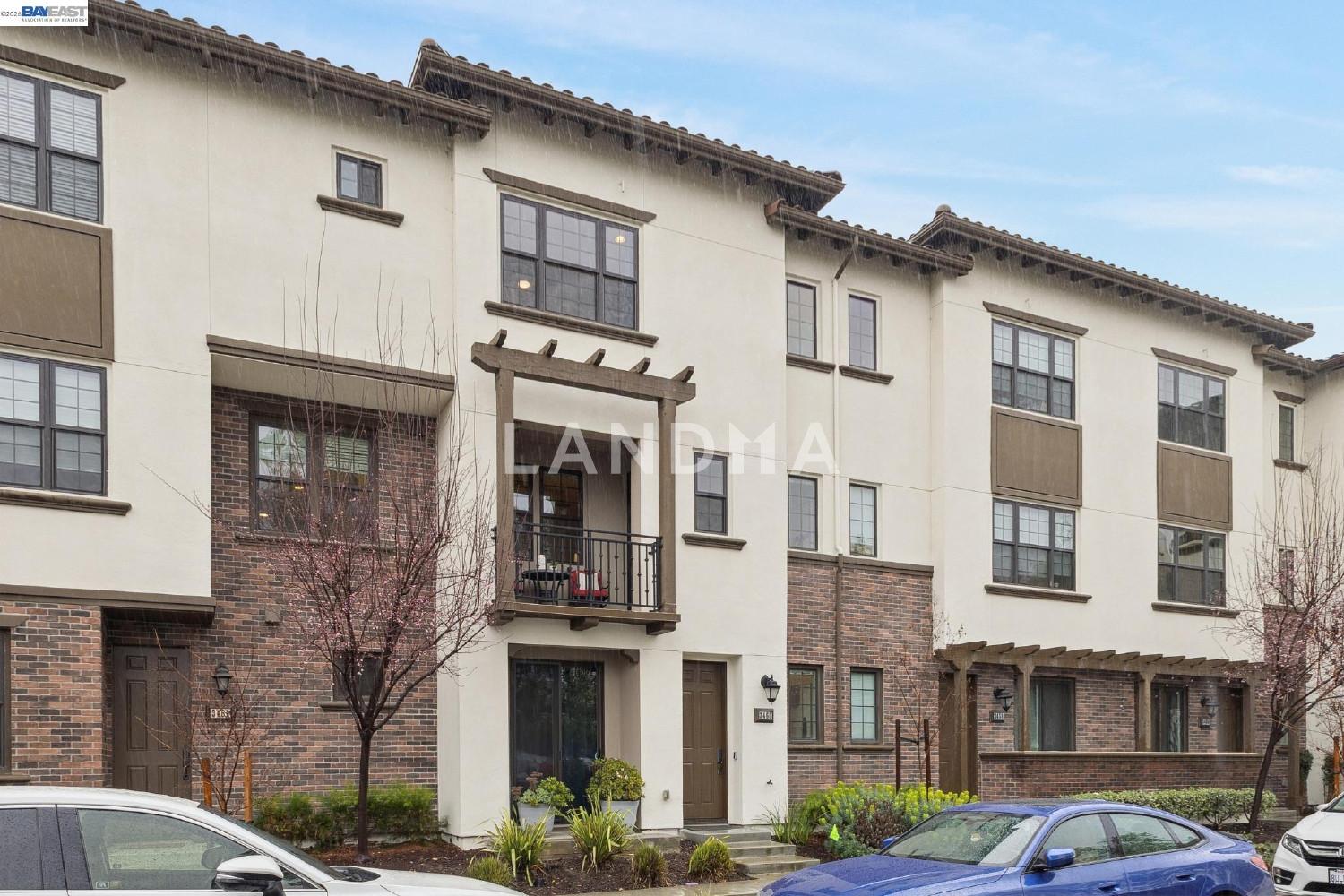 3460 Serra Cir